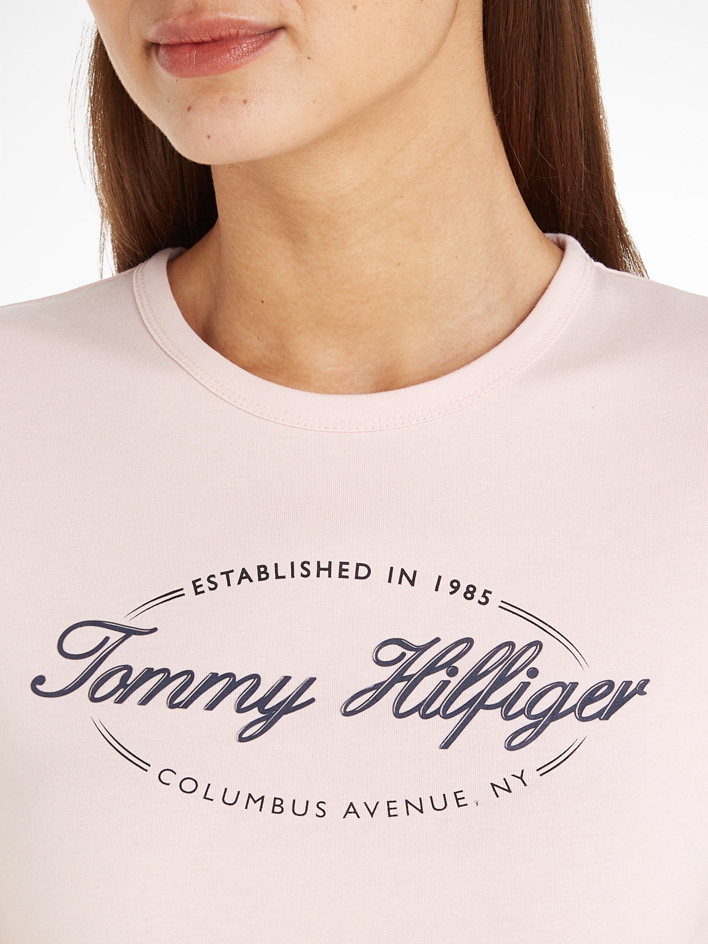 ♕ Tommy Hilfiger versandkostenfrei mit T-Shirt, auf Logostickerei