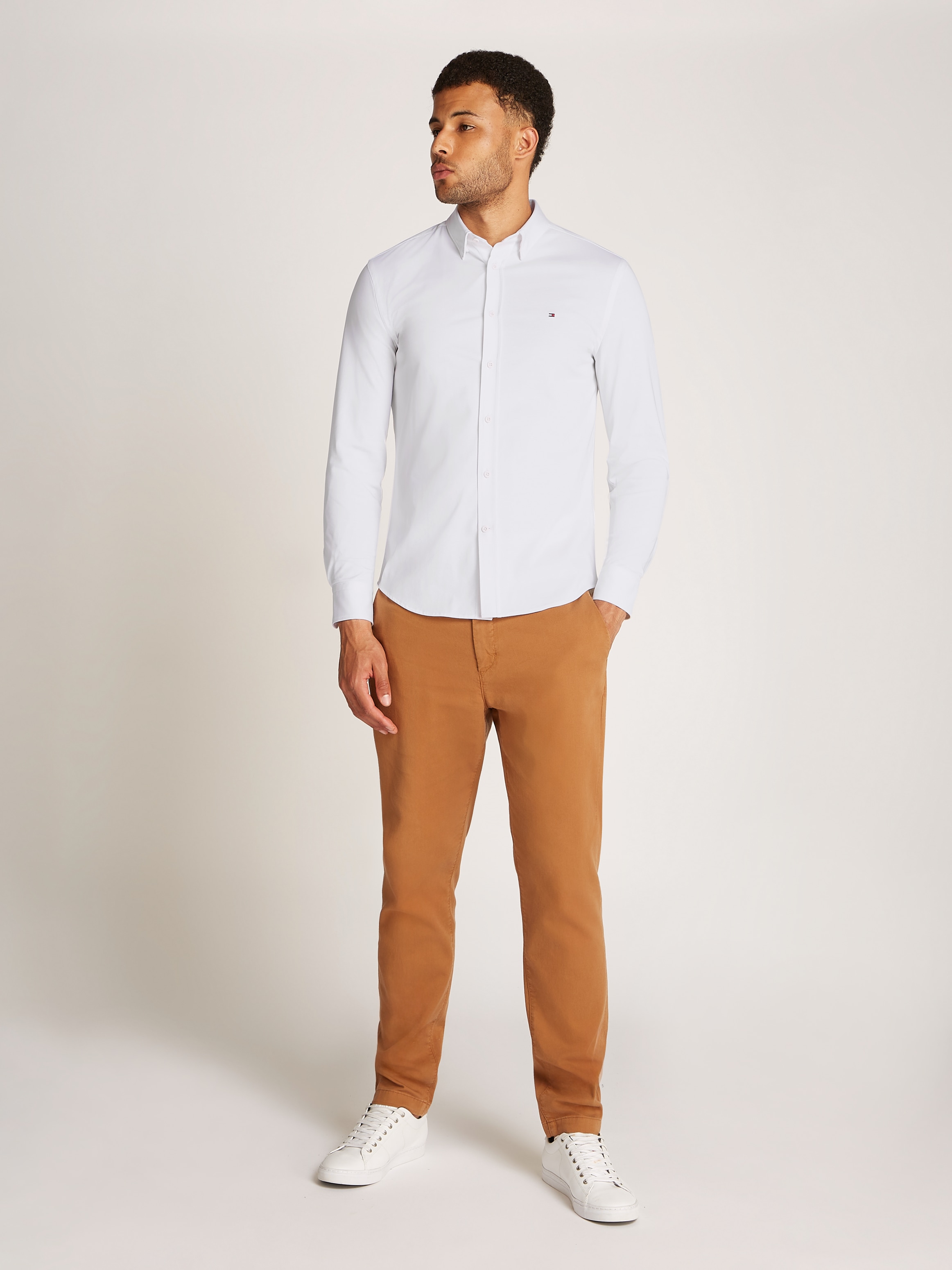 Tommy Hilfiger Businesshemd »PERFORMANCE KNIT SOLID Slim Fit SHIRT« mit Logostickerei