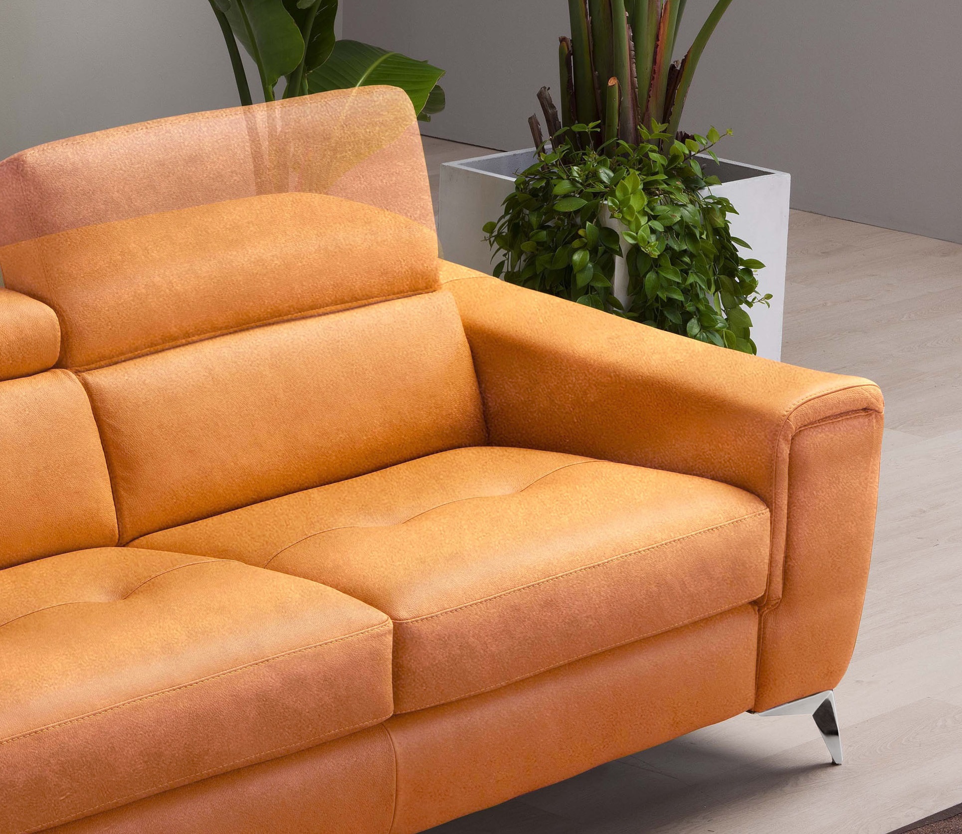 Egoitaliano Schlafsofa »Francine Designsofa, Loungesofa mit Dauerschlaffunktion, Breite 233 cm«, mit Bettfunktion, Luxus-Microfaser Lederoptik, cognac, Fussfarbe chrom