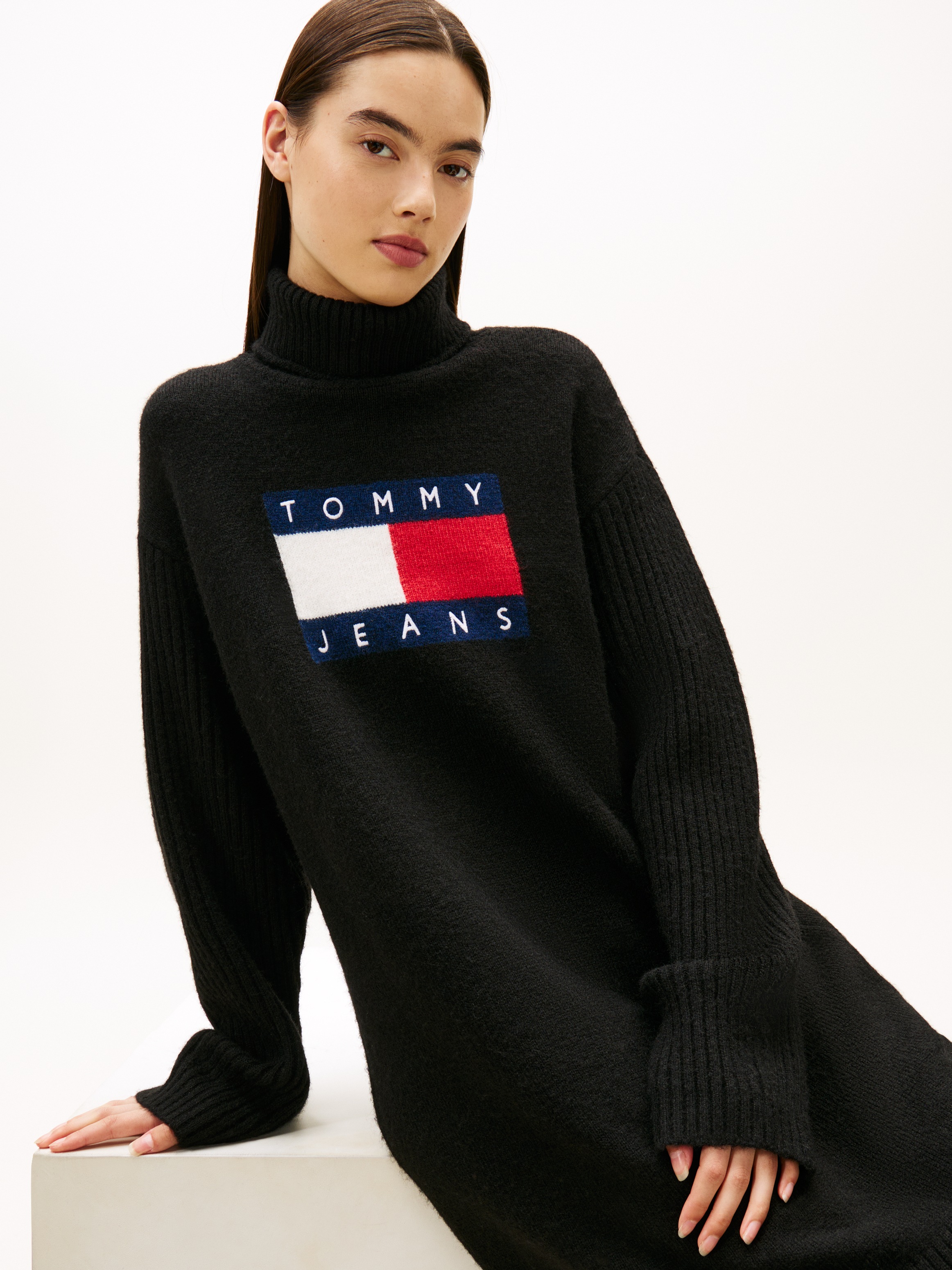 Image of Tommy Jeans Strickkleid "TJW TURTLENECK FLAG DRESS EXT"