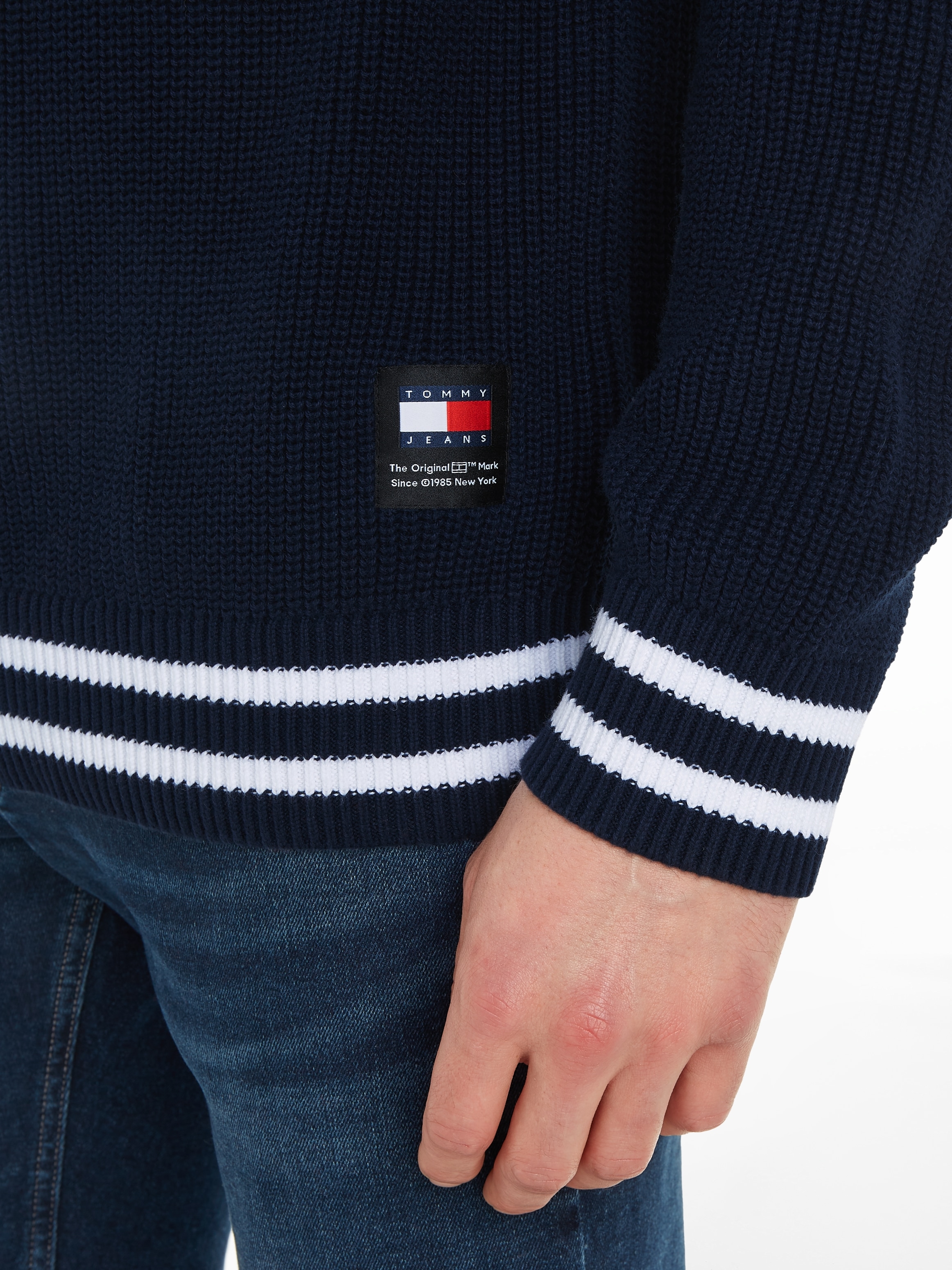 Tommy Jeans Strickpullover »TJM REG CONTRAST TIPPING SWEATER«, mit Kontraststreifen am Bund und Ärmeln