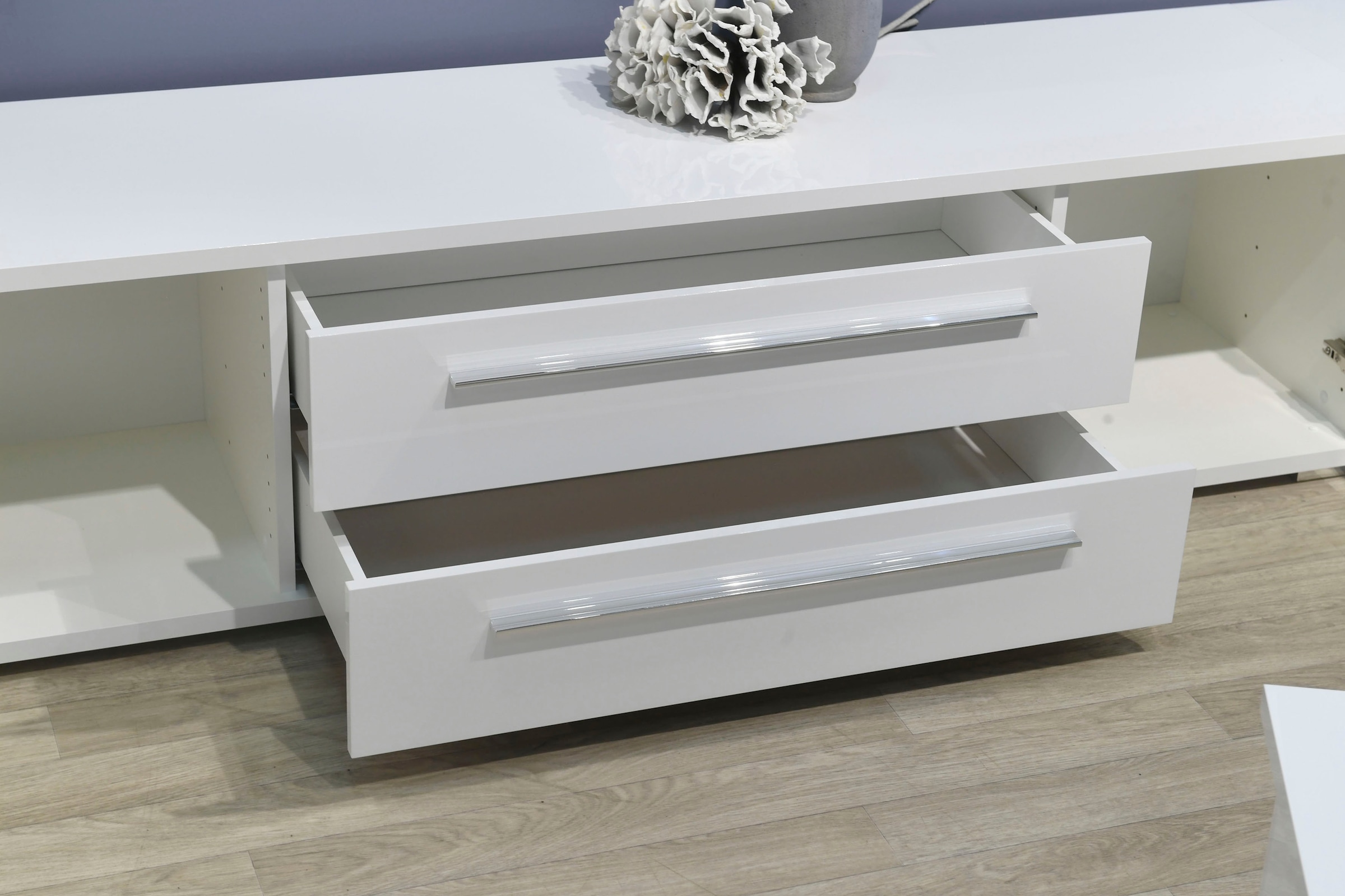 PLACES OF STYLE Table basse »Piano TV-Kommode in Breite 165 oder 180 cm mit Soft-Close-Funktion« Hochglanz UV-lackiert, Br 180 cm mit versch. Tür- und Schubkastenmasse
