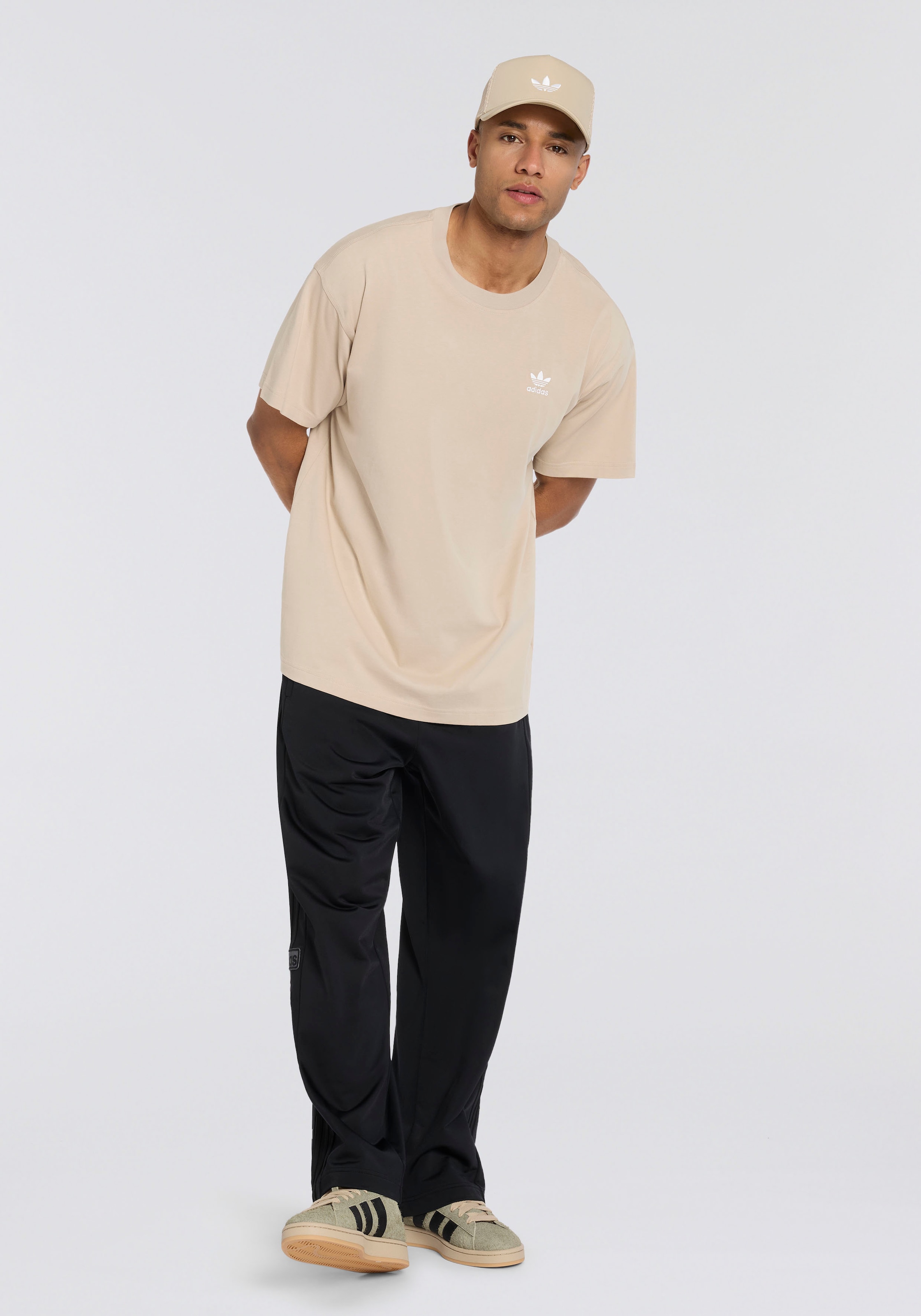 adidas Originals T-shirt »ESS OS TEE« avec encolure ronde côtelée, manches courtes, sans fermeture