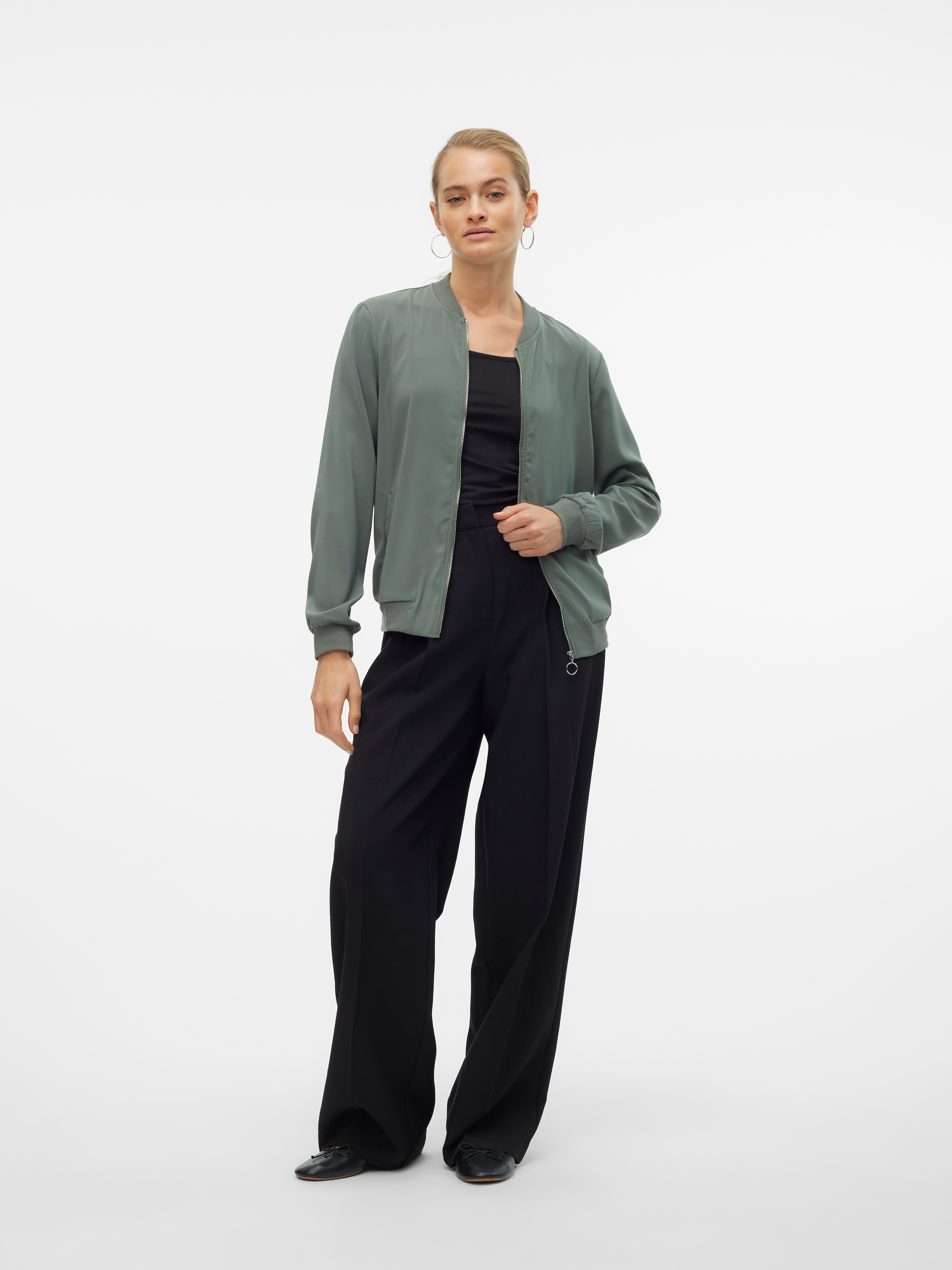 Vero Moda Bomberjacke »VMCOCO L/S BOMBER NOOS« in modisch kurzer Form, mit Stretch