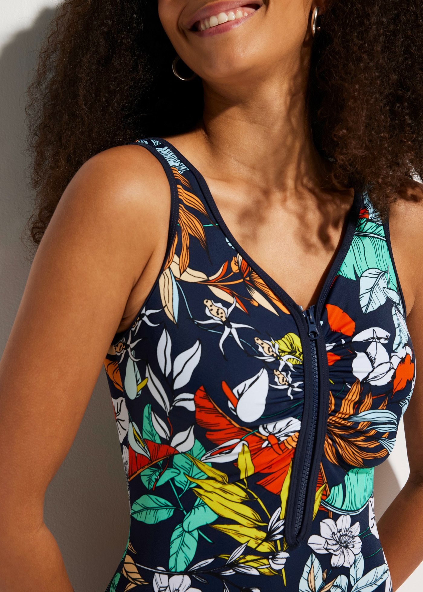 bonprix Badeanzug sportlicher Stil, mit Reissverschluss, aus Polyamid und Elasthan