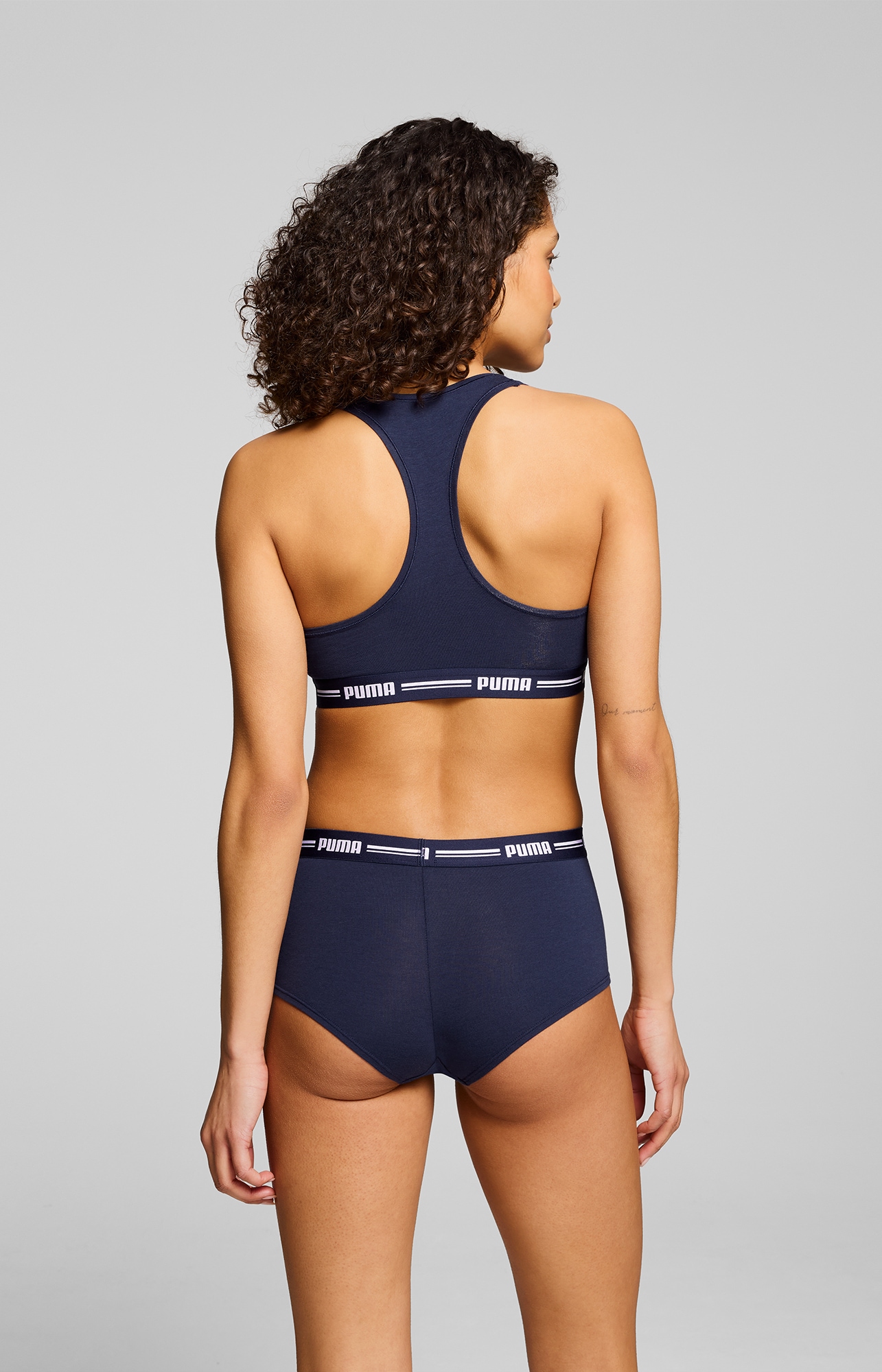 PUMA Sport-Bustier »PUMA WOMEN RACER BACK TOP 1P HANG«, Racerback-Rücken, Logo-Unterbrustband, ohne Bügel, elastisch