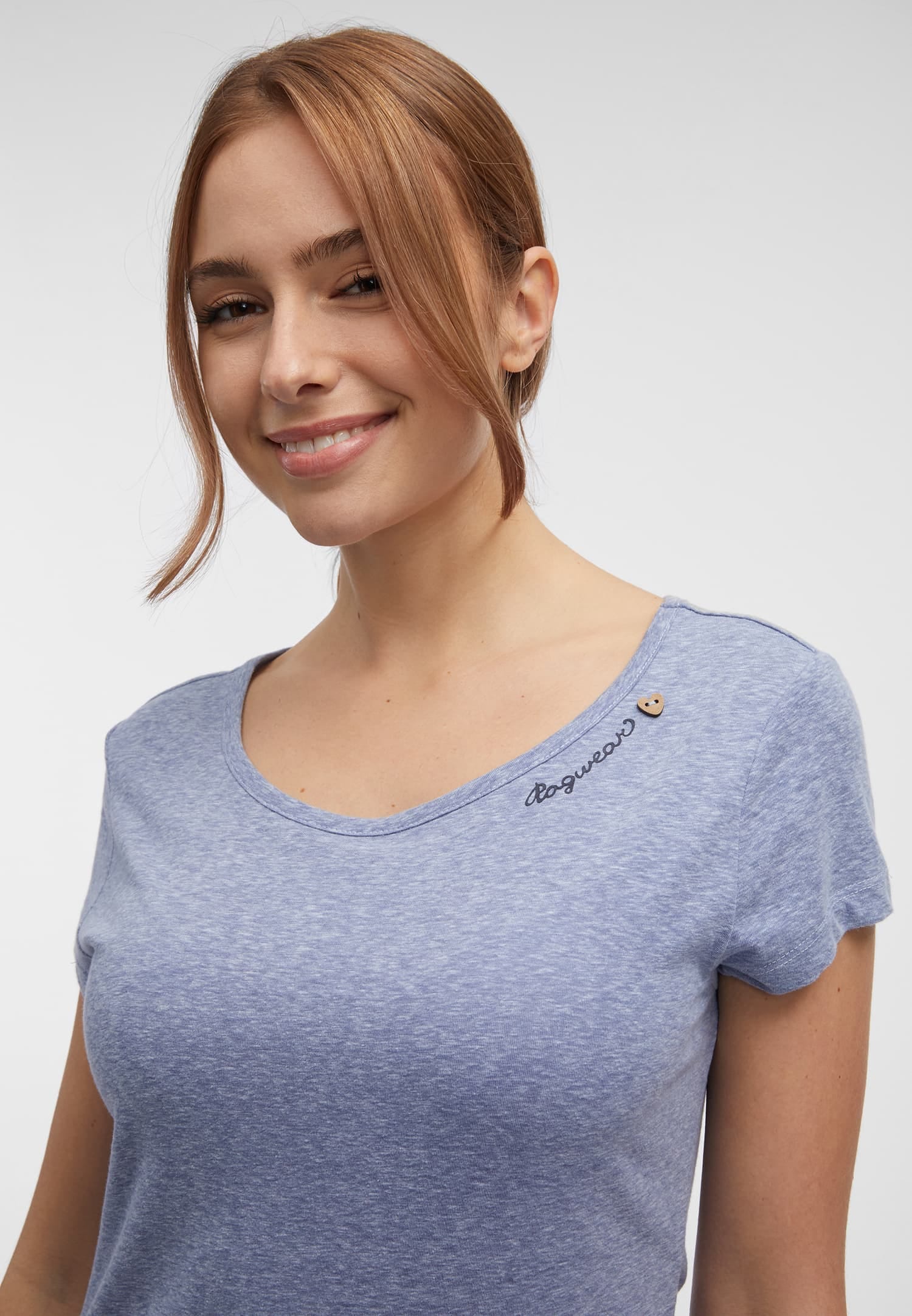 Ragwear Kurzarmshirt »MINTT«, Basic Shirt mit Zierknopf und Logostickerei