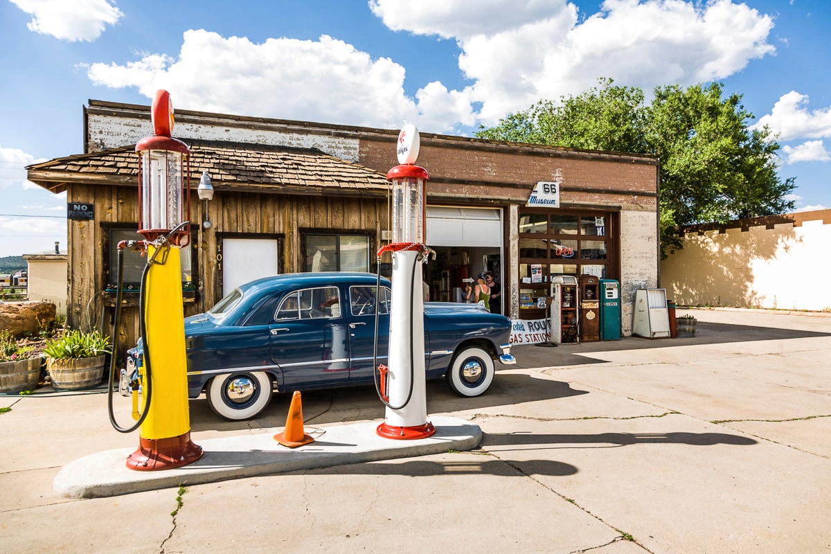 Image of Papermoon Fototapete "ROUTE 66-OLDTIMER VINTAGE TANKSTELLE RETRO CARS AUTOS"