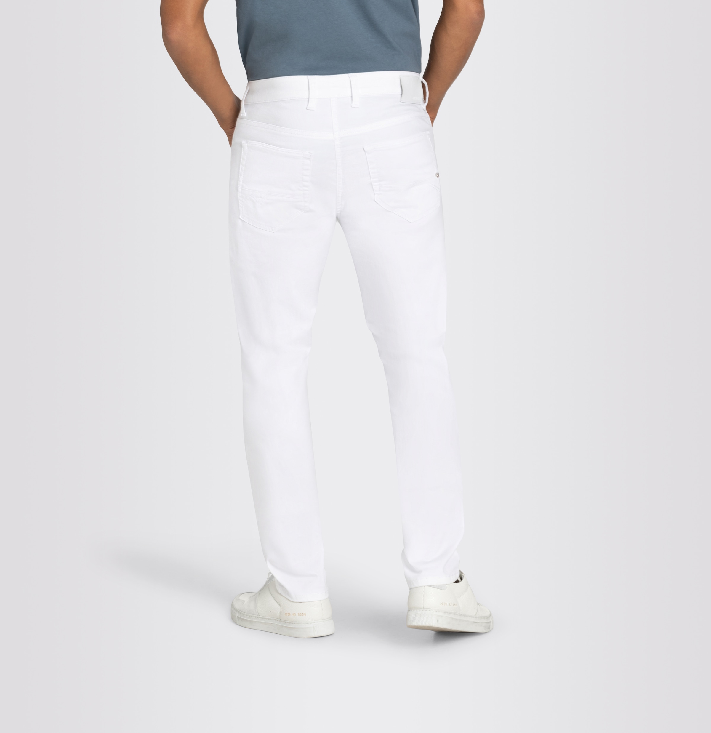 MAC Slim-fit-Jeans »Arne-Pipe light«, schmaler figurbetonender Schnitt