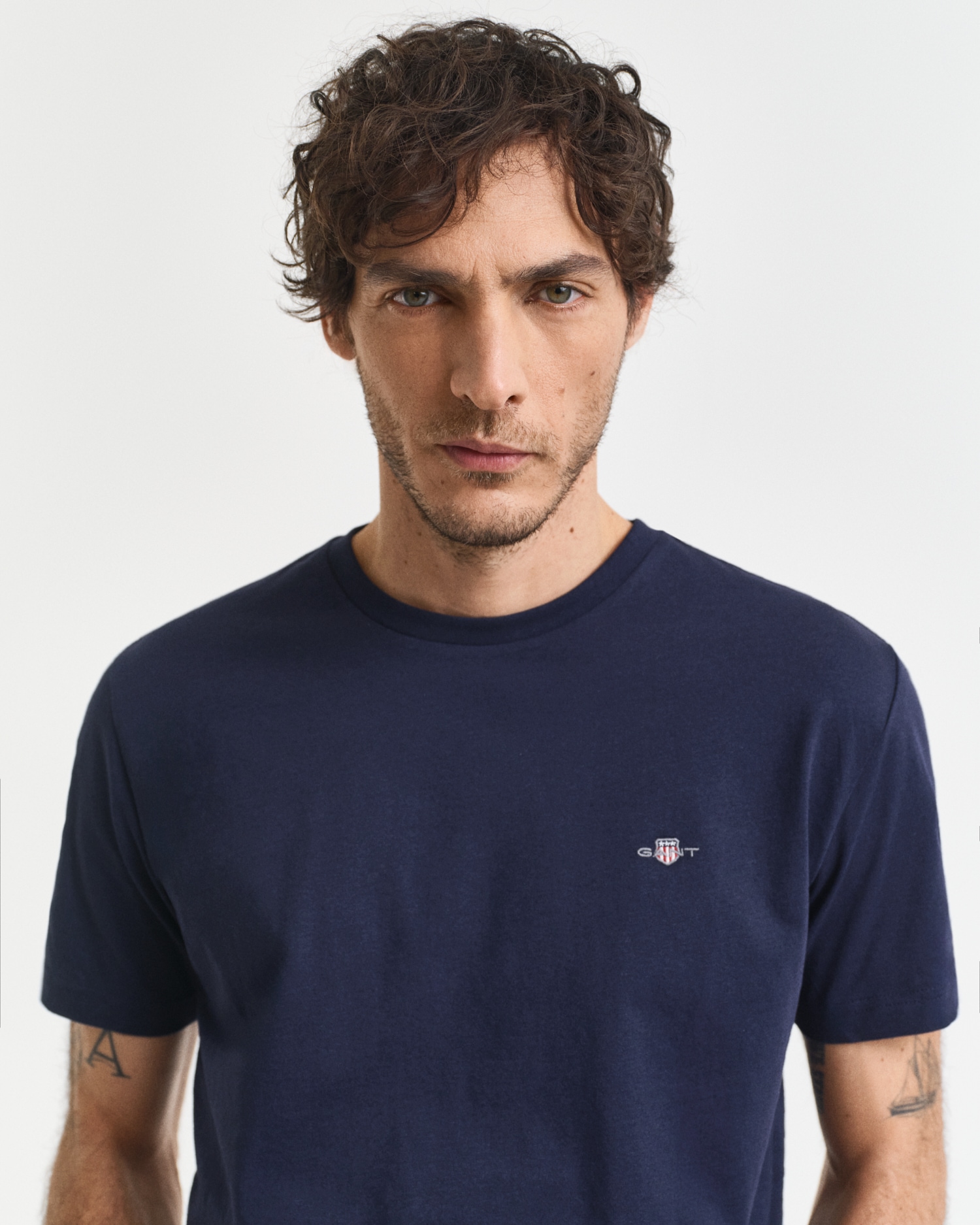 Gant T-Shirt »REG SHIELD SS T-SHIRT« mit Logostickerei auf der Brust