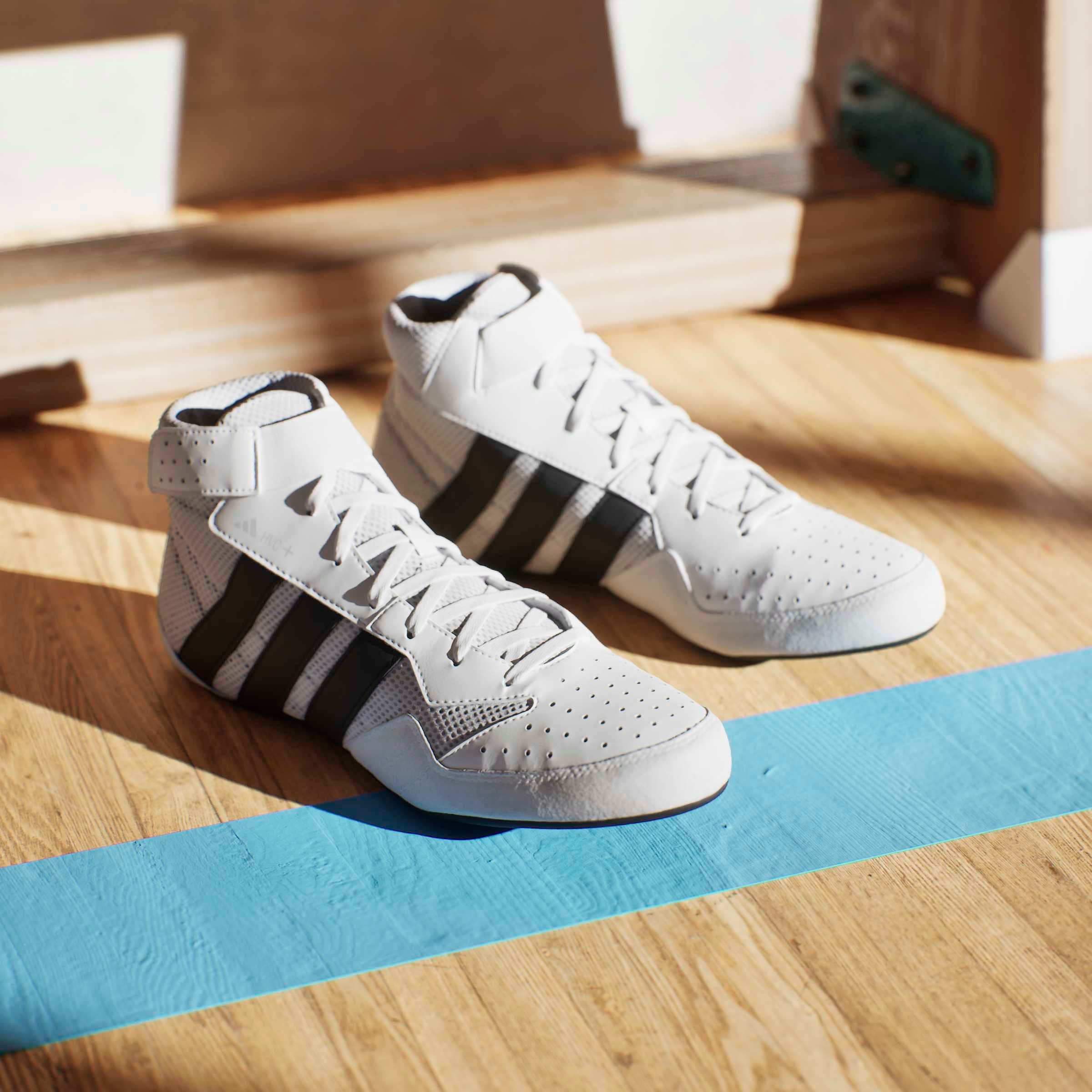 adidas Performance Chaussure d'entraînement »HVC PLUS«  Chaussure à empiècements contrastés