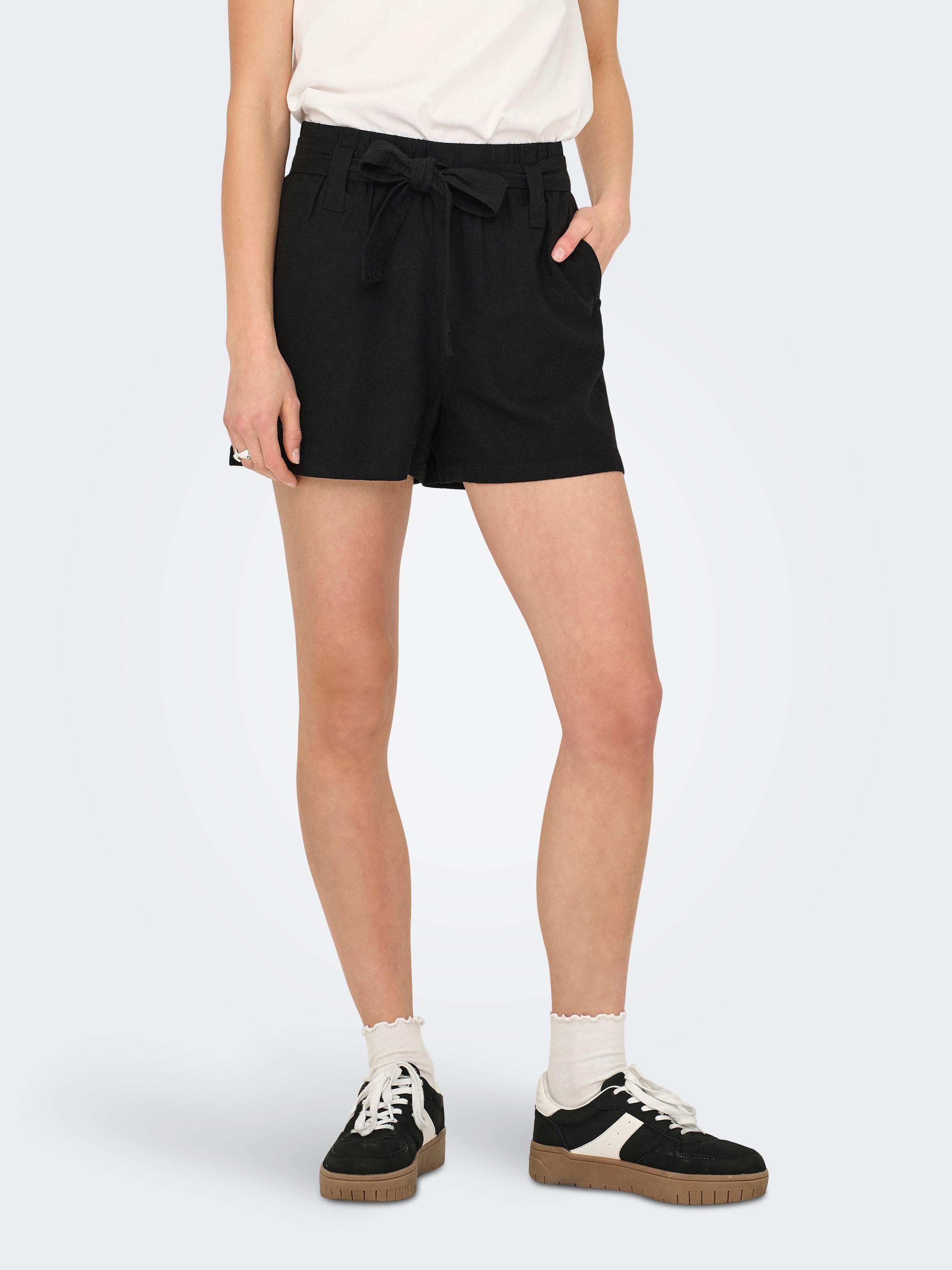 Image of ONLY Shorts "ONLCARO HW LINEN BL BELT SHORTS CC PNT" mit Leinen