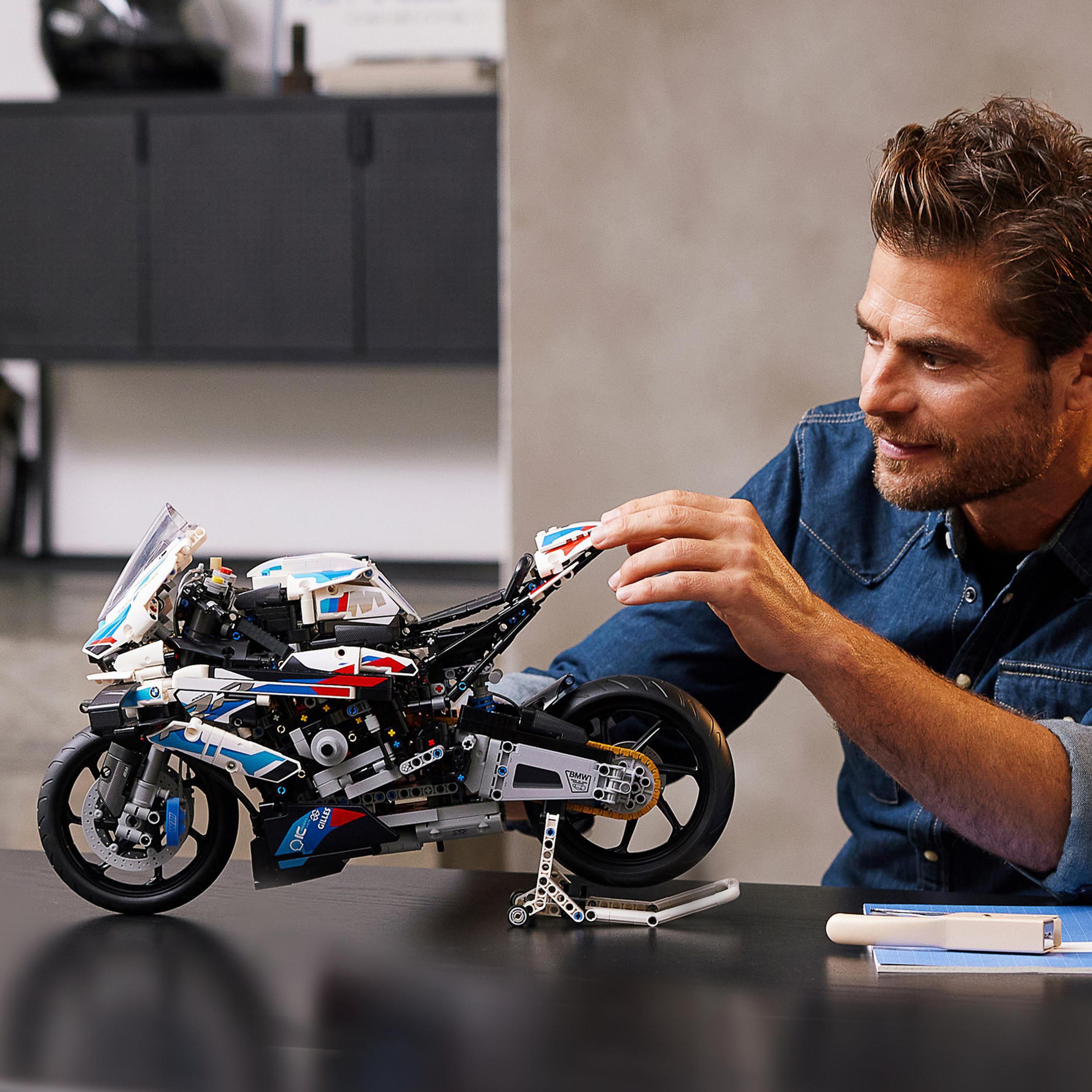 LEGO® Konstruktionsspielsteine »BMW M 1000 RR (42130), LEGO® Technic«, (1920 St.), Made in Europe