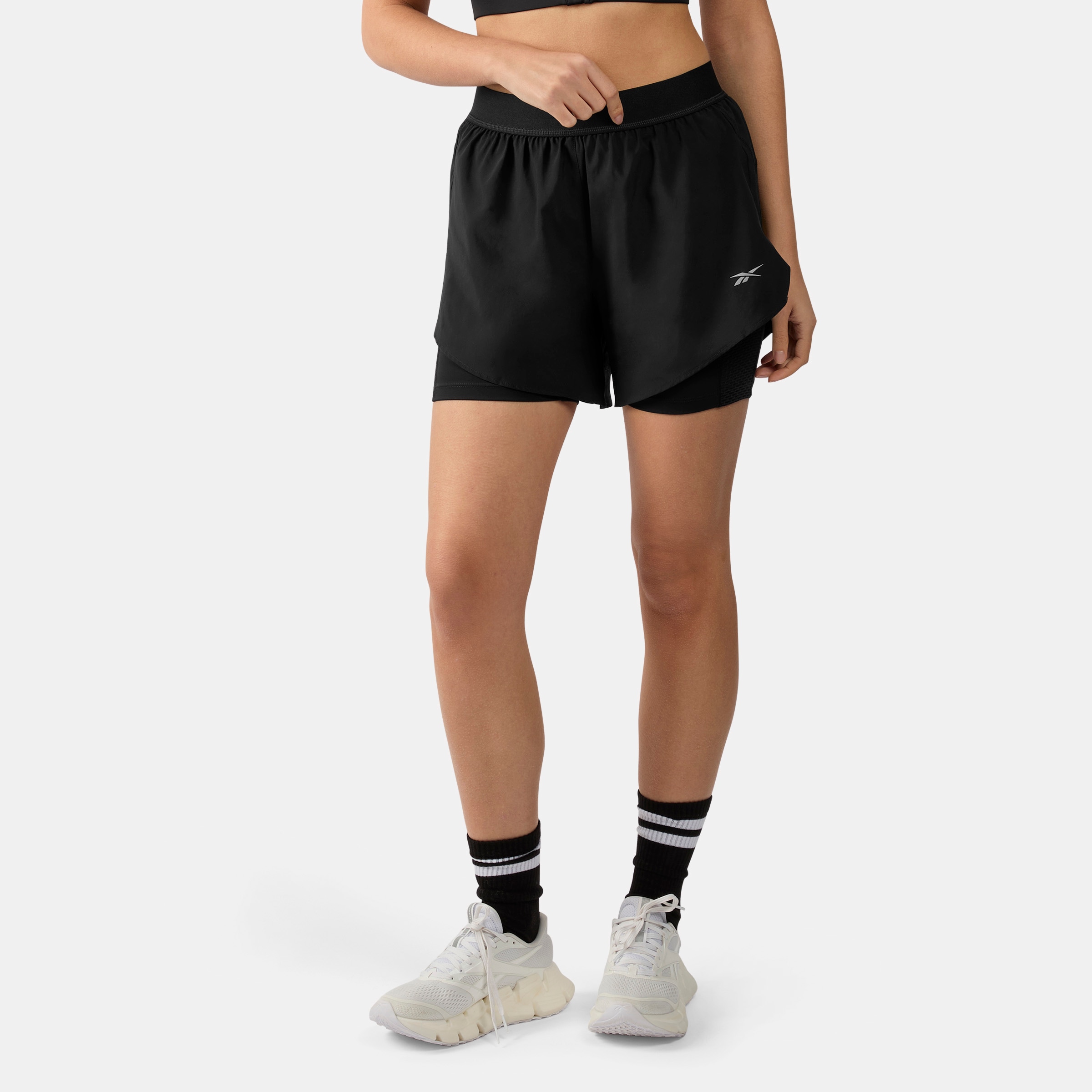 Image of Reebok Laufshorts "RUNNING 2 IN 1 SHORT" für Laufaktivitäten geeignet, sportlicher Stil