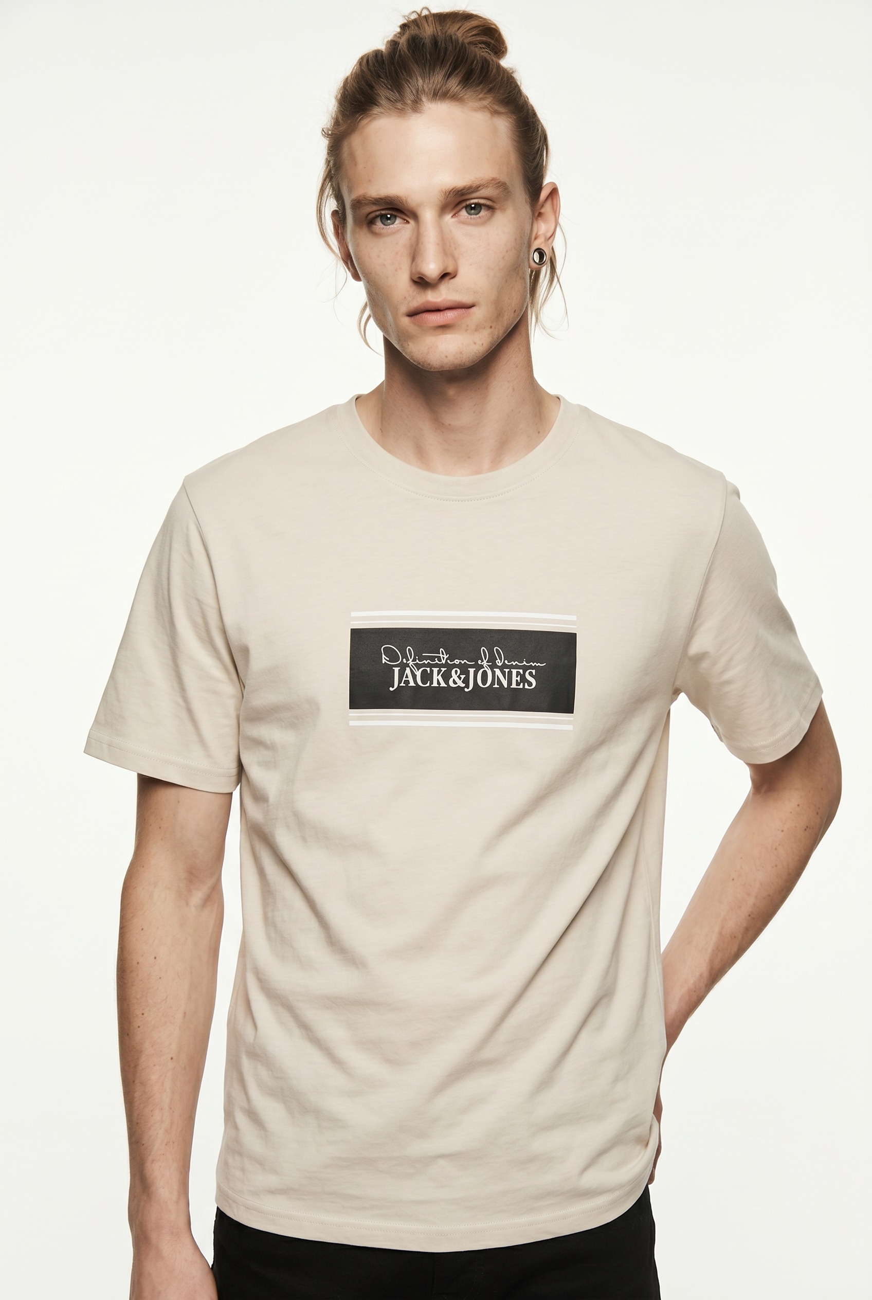 Jack & Jones Rundhalsshirt »JJBUSTER TEE SS CREW NECK BTS« aus Baumwolle, normale Passform, pflegeleicht