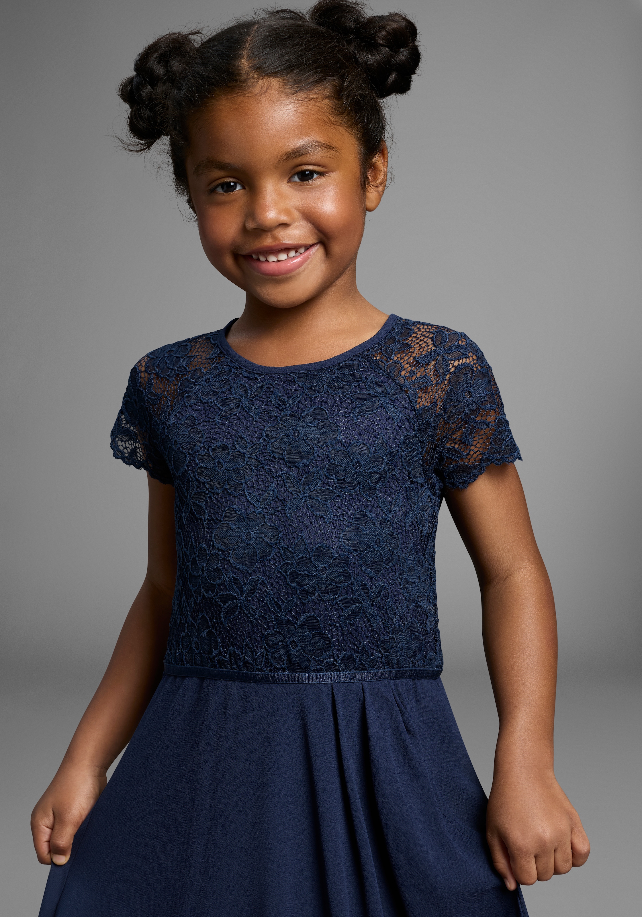 KIDSWORLD Robe en jersey »Festliches Kleid mit Spitze« Robe élégante avec dentelle et chiffon