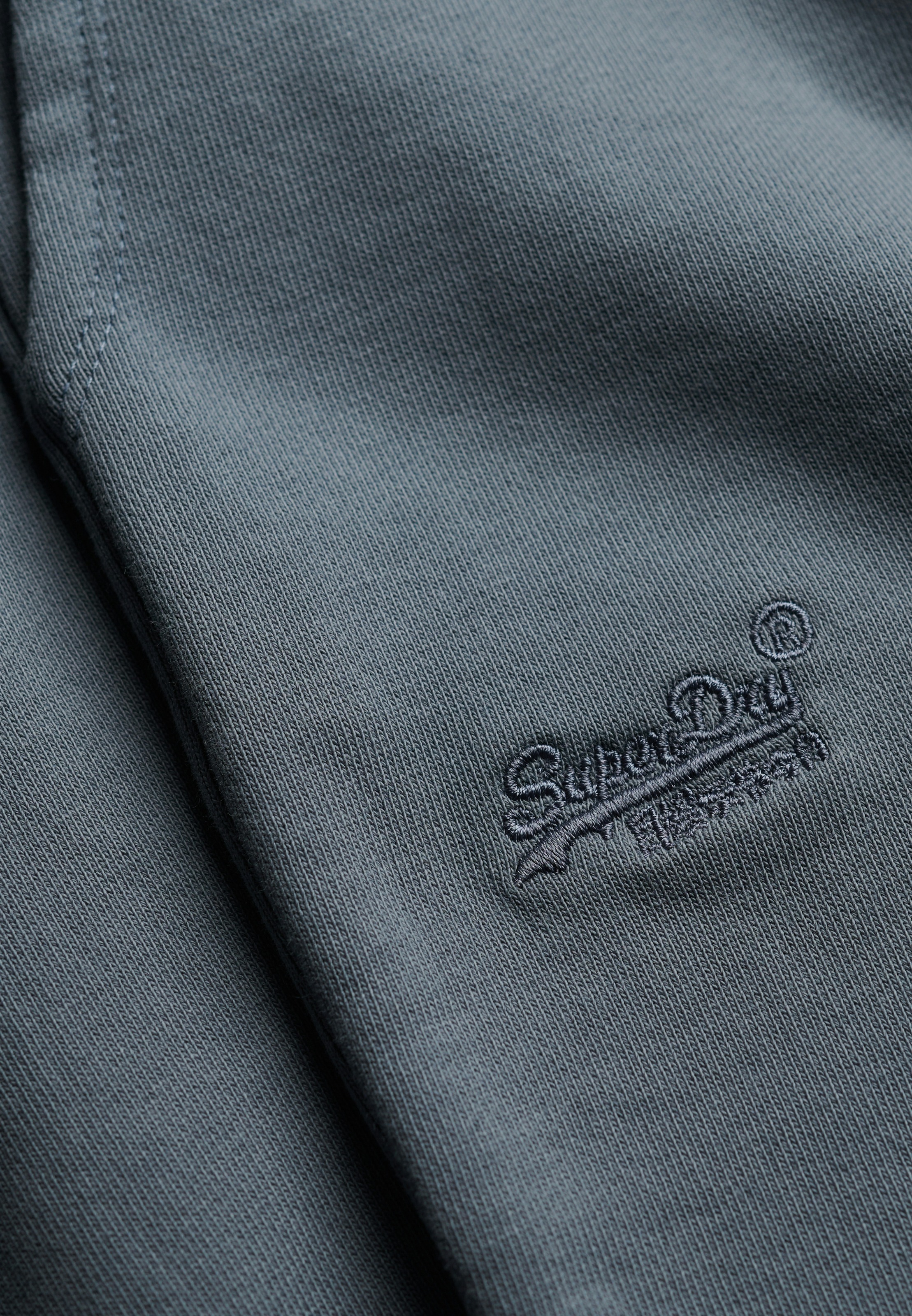 Superdry Sweatshorts »ESSENTIAL LOGO CLASSIC SHORT«  Relaxed Fit, mit Gummizug, knielange Form, unifarben