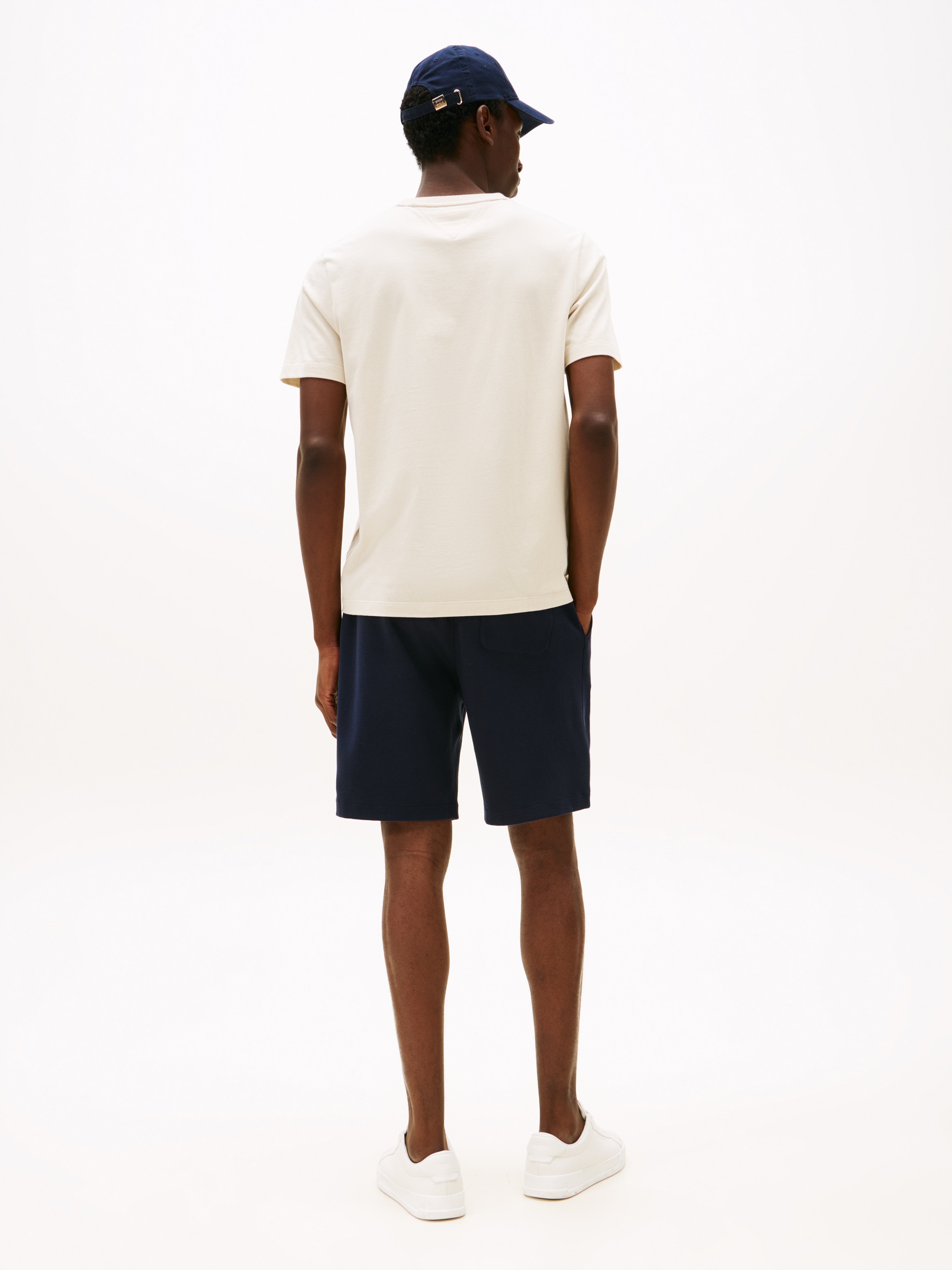 Tommy Hilfiger T-Shirt »ESSENTIAL REG FIT SOLID TEE«, mit Rundhalsausschnitt