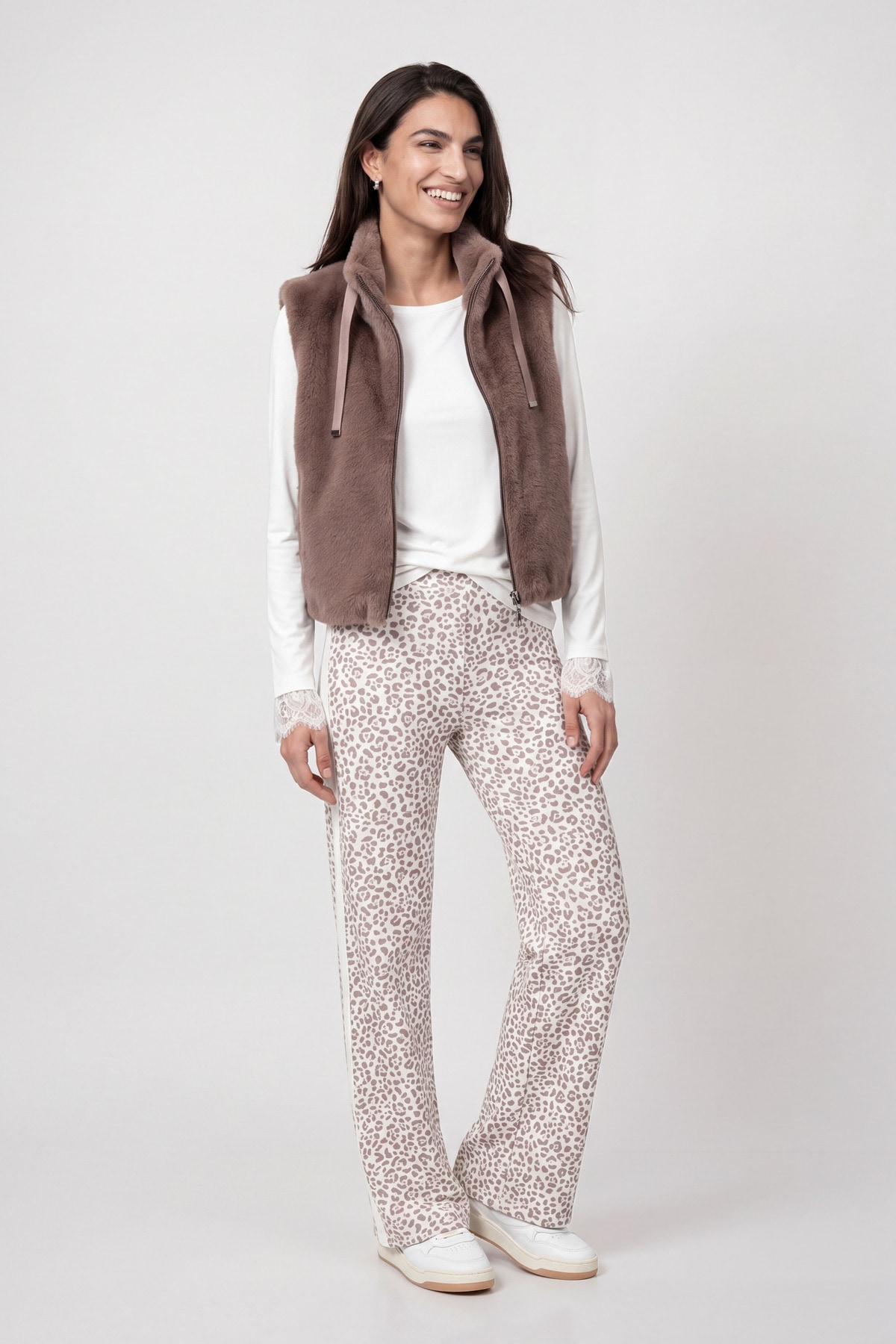 Monari Gilet en imitation fourrure »Weste fake fur« coupe régulière avec col montant