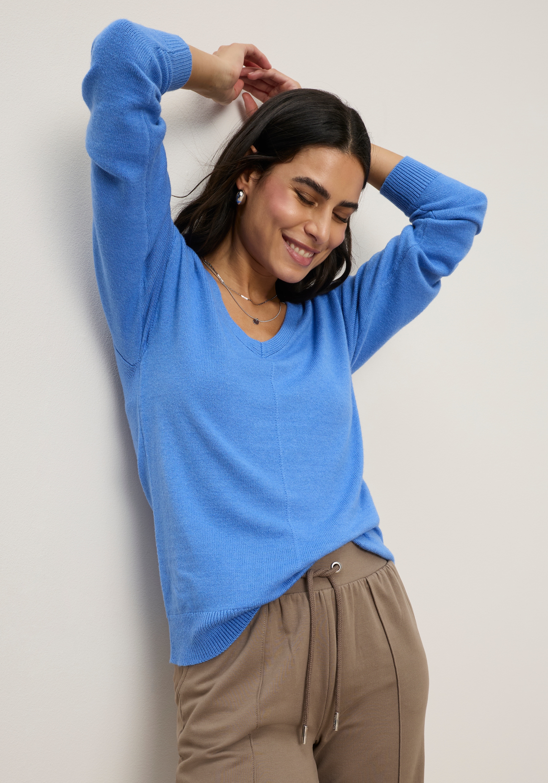 Image of Tamaris V-Ausschnitt-Pullover "mit lockerem Schnitt, aus fliessender Viskose-Qualität" mit Frontbiese, aus weicher Viskosemischung
