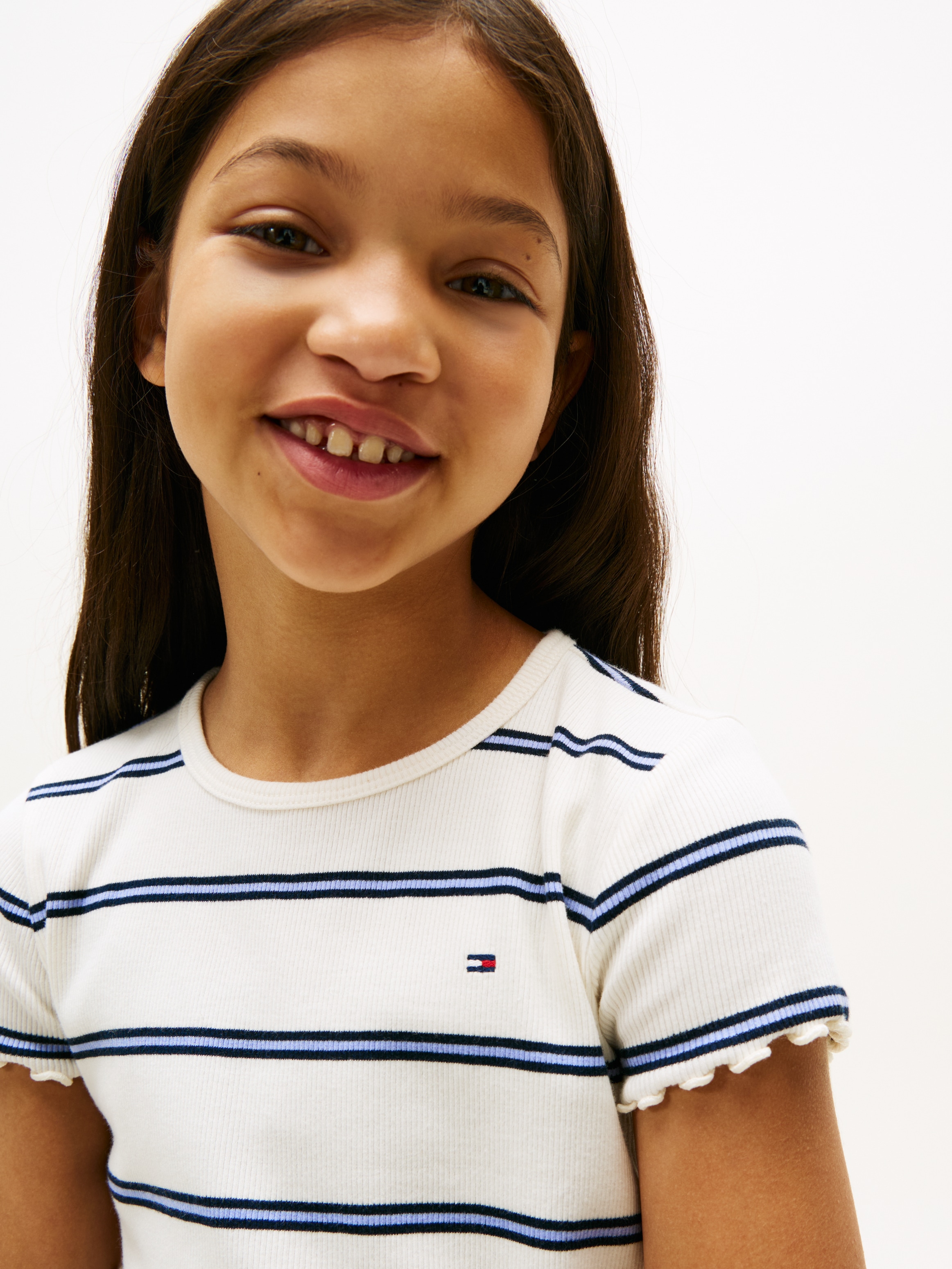 Tommy Hilfiger T-Shirt »ESSENTIAL RIB TOP mit Babylock-Kanten und Stickerei«, unifarben, casual, regular fit, Baumwollmix, Rundhals