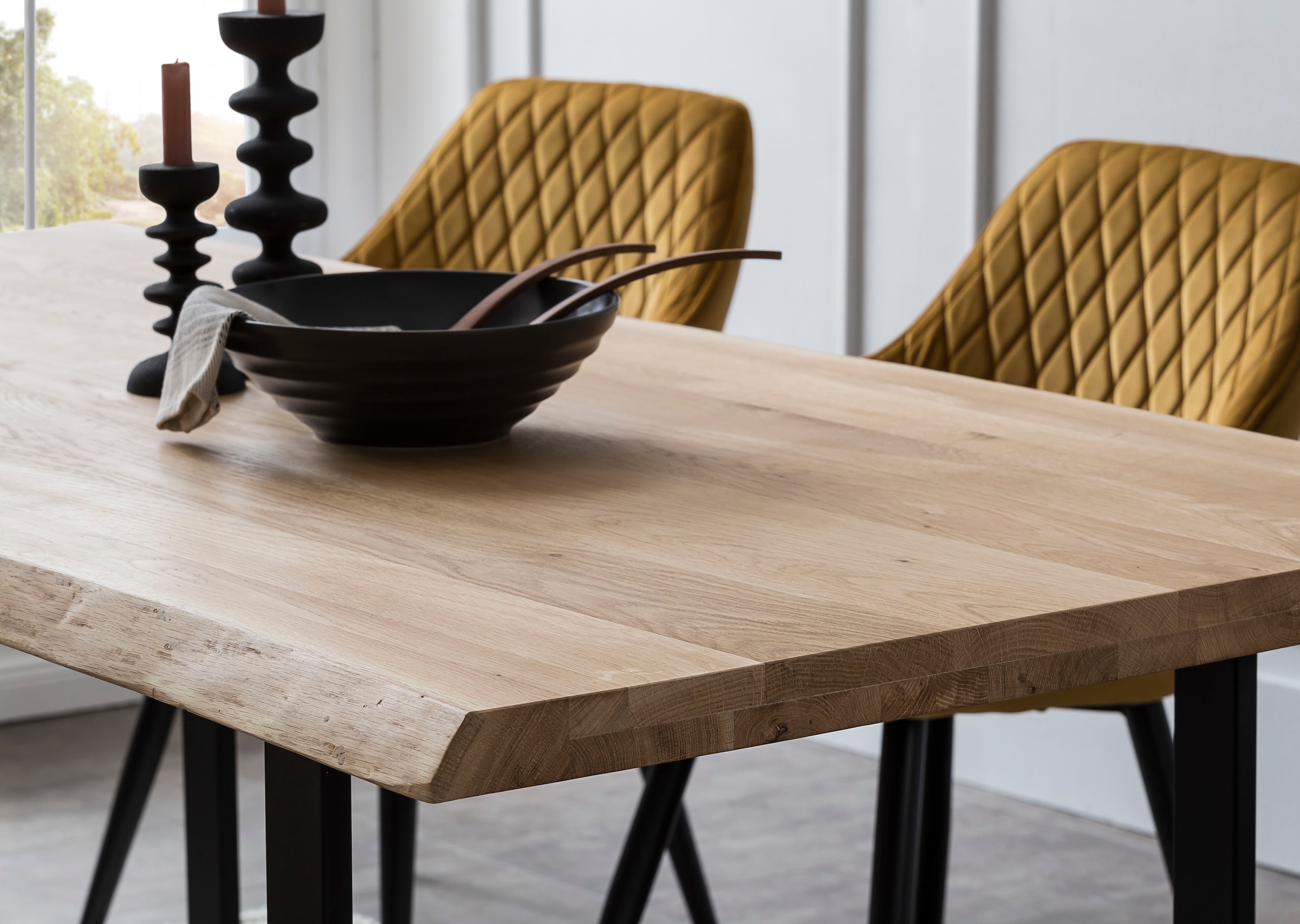 Home affaire Table de salle à manger »Tristano« chêne massif naturel huilé, avec véritable bord d’arbre
