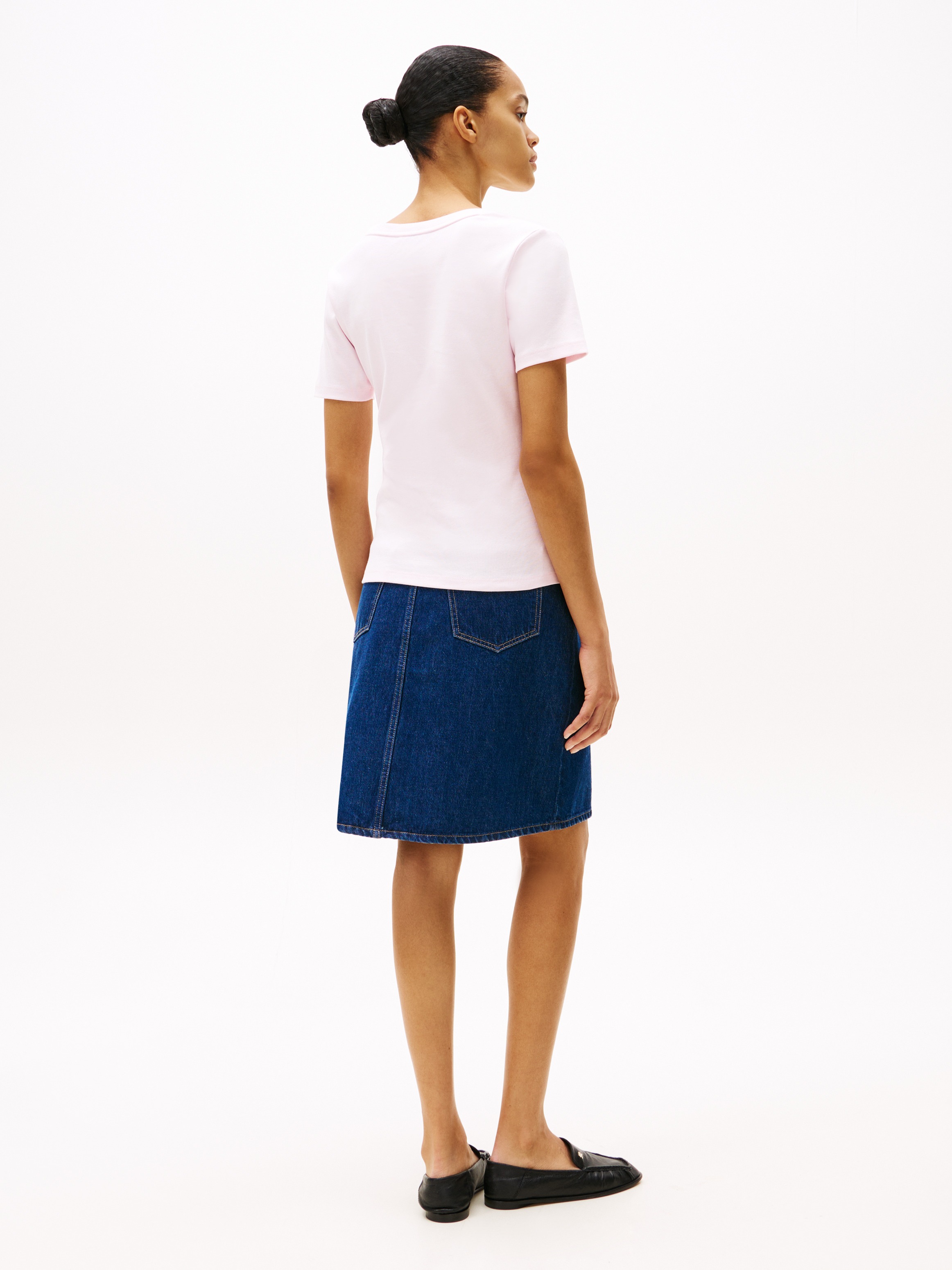 Tommy Hilfiger T-Shirt »SLIM CODY V-NK SS mit V-Ausschnitt und Streifen«, gestreift, casual, slim fit, Baumwolle, V-Ausschnitt
