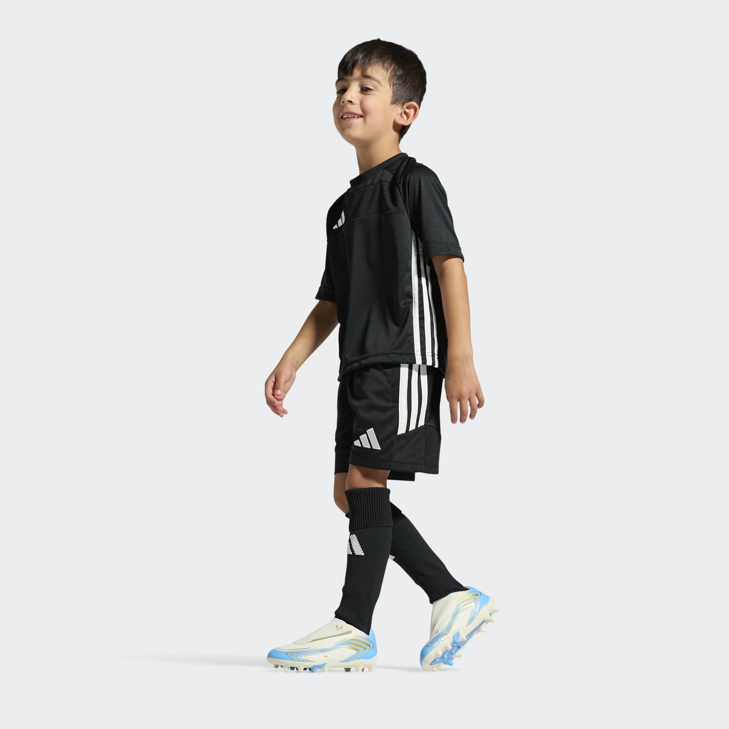 adidas Performance Chaussure de football »F50 MESSI CLUB KIDS , FESTE / GEMISCHTE BÖDEN, KLETTVERSCHLUSS«  adapté à de nombreux types de sols, pour adolescents et enfants