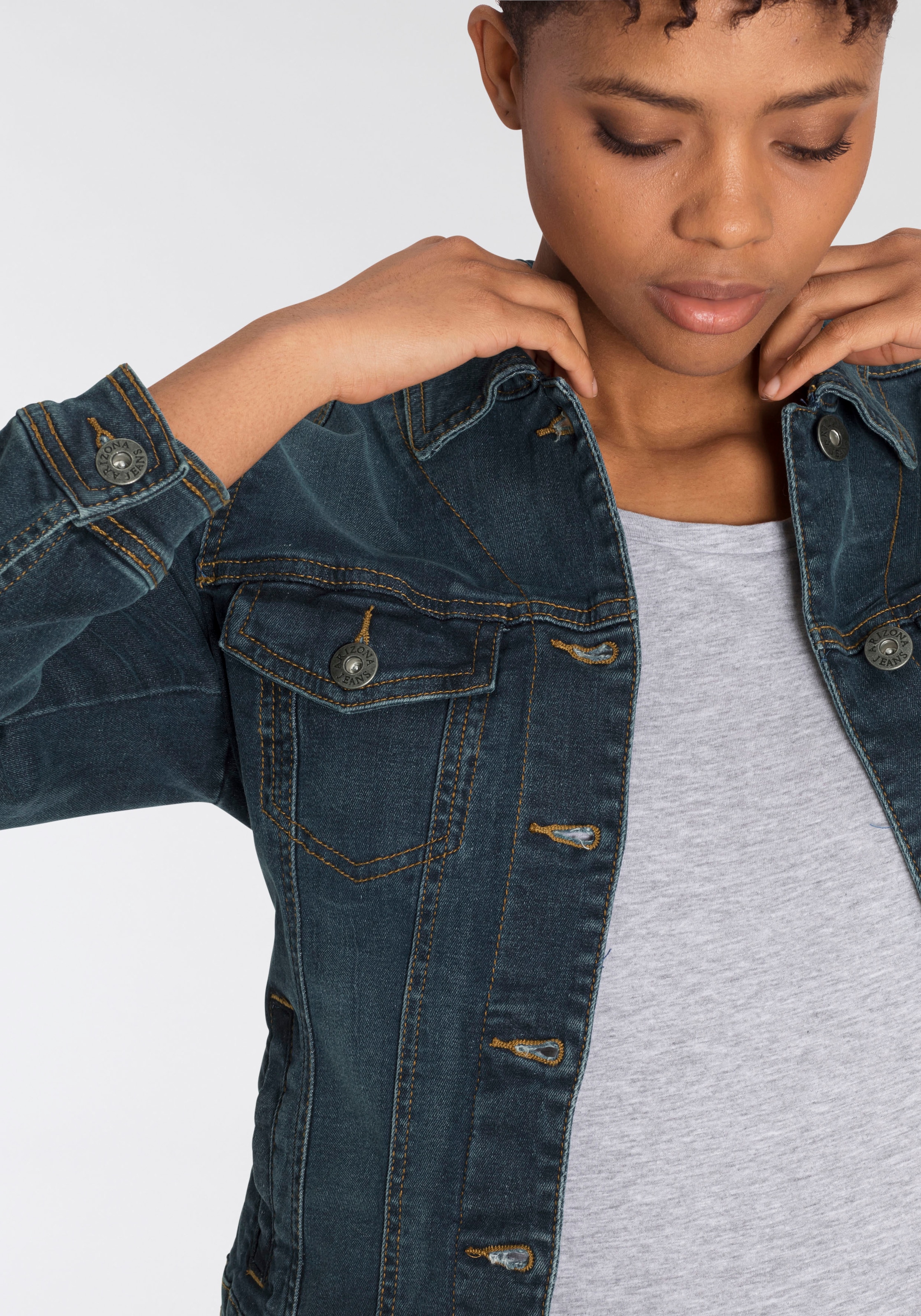 Arizona Jeansjacke, aus Stil klassischem im auf Denim elastischem versandkostenfrei