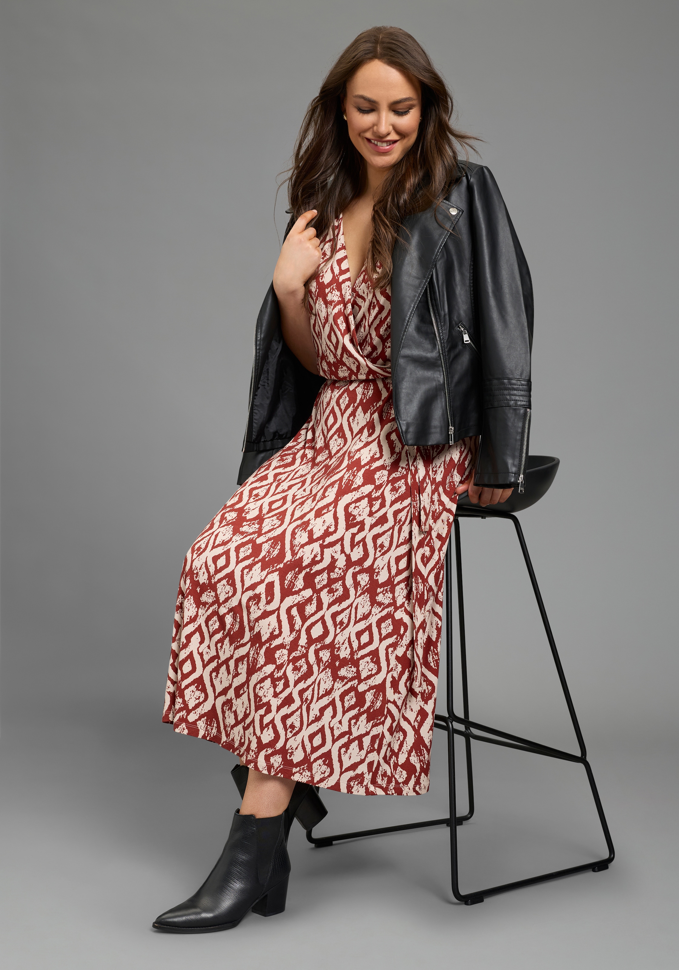 Laura Scott CURVE Robe en jersey wadenlanger Schnitt, aus weichem Jersey, elastische Viskosemischung