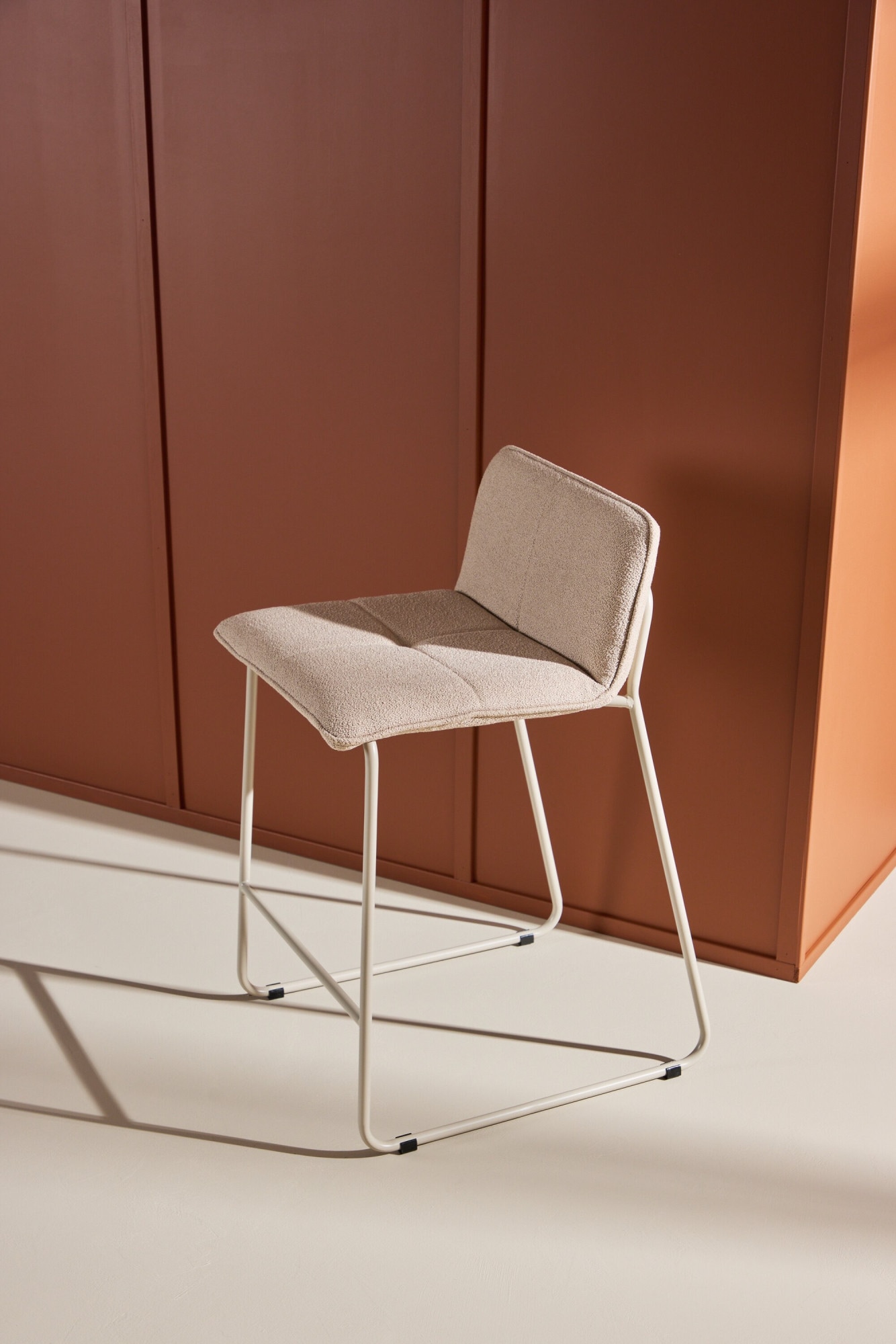 Venture Home Tabouret de bar »Bisbee, 2er-Set Barhocker mit Fussstütze, belastbar bis 120 kg« Ensemble, 2 cuis tlg. Tresenstuhl, weicher Bezug, Stahlbeine, Fussstütze, modern