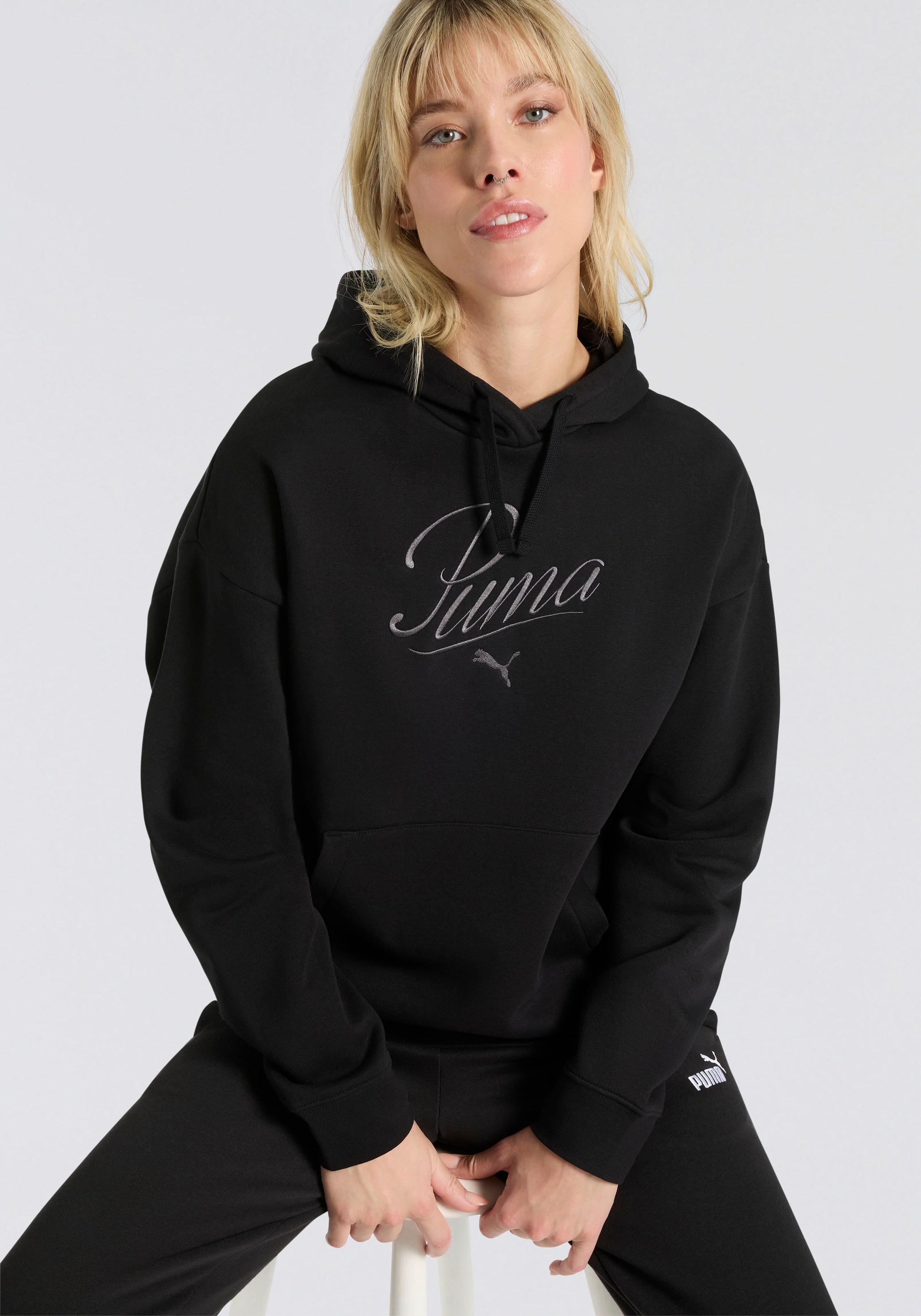 Image of PUMA Kapuzensweatshirt "ESS SCRIPT COMFORT HOODIE FL", mit Kängurutasche, mit Print-Applikation, mit Rundhalsausschnitt