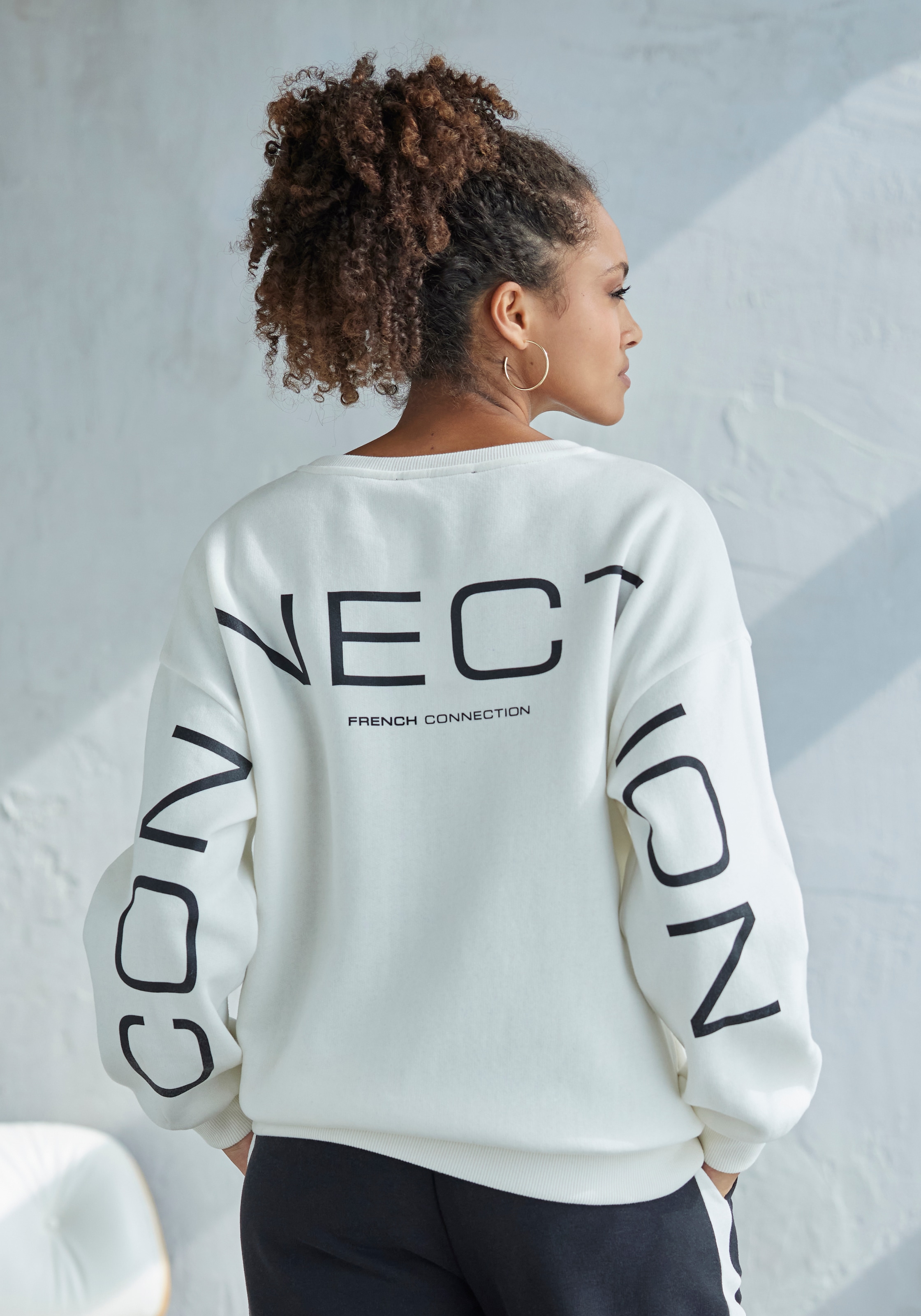 Image of French Connection Sweatshirt, mit Schriftzug auf dem Rücken