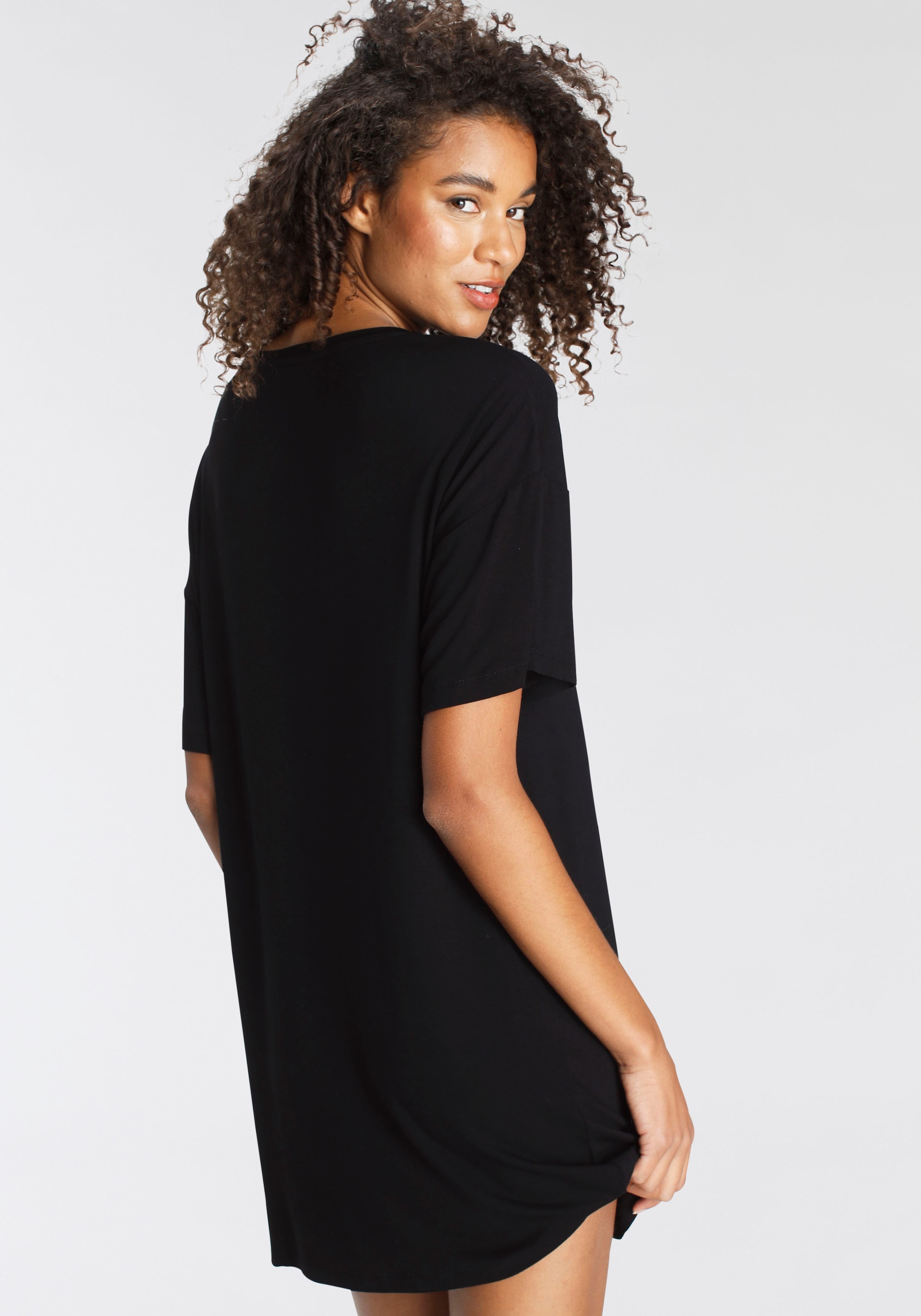 LASCANA Chemise de nuit in locker sitzendem Schnitt