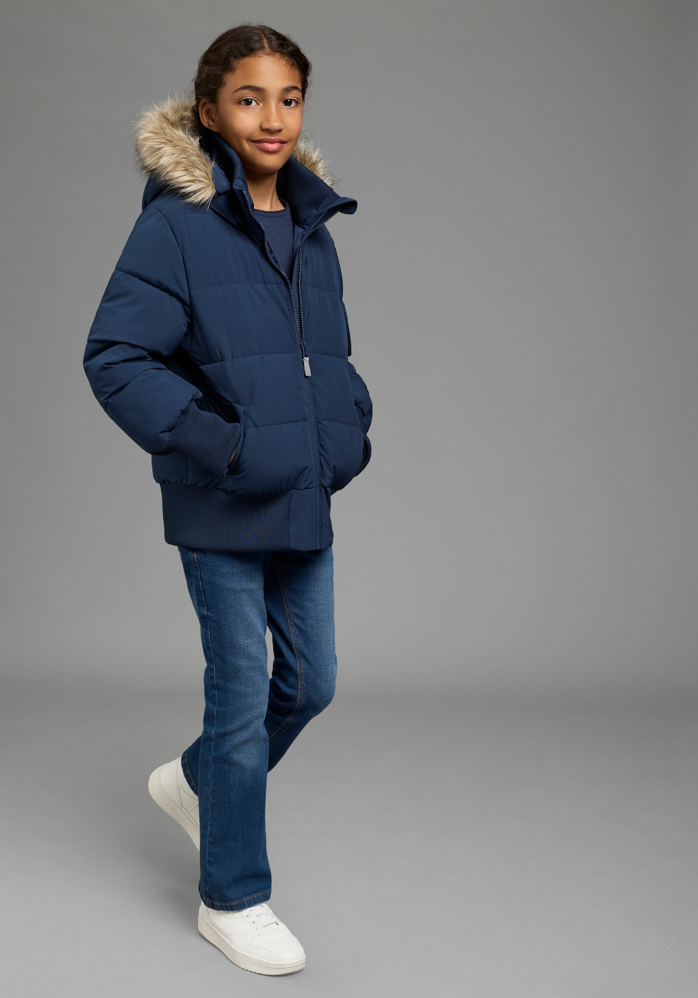 KangaROOS Veste d'extérieur »Winterjacke mit Fellkragen und reflektierenden KangaROOS Logo-Print« avec capuche Veste chaude avec large bord-côte, doublure à capuche,