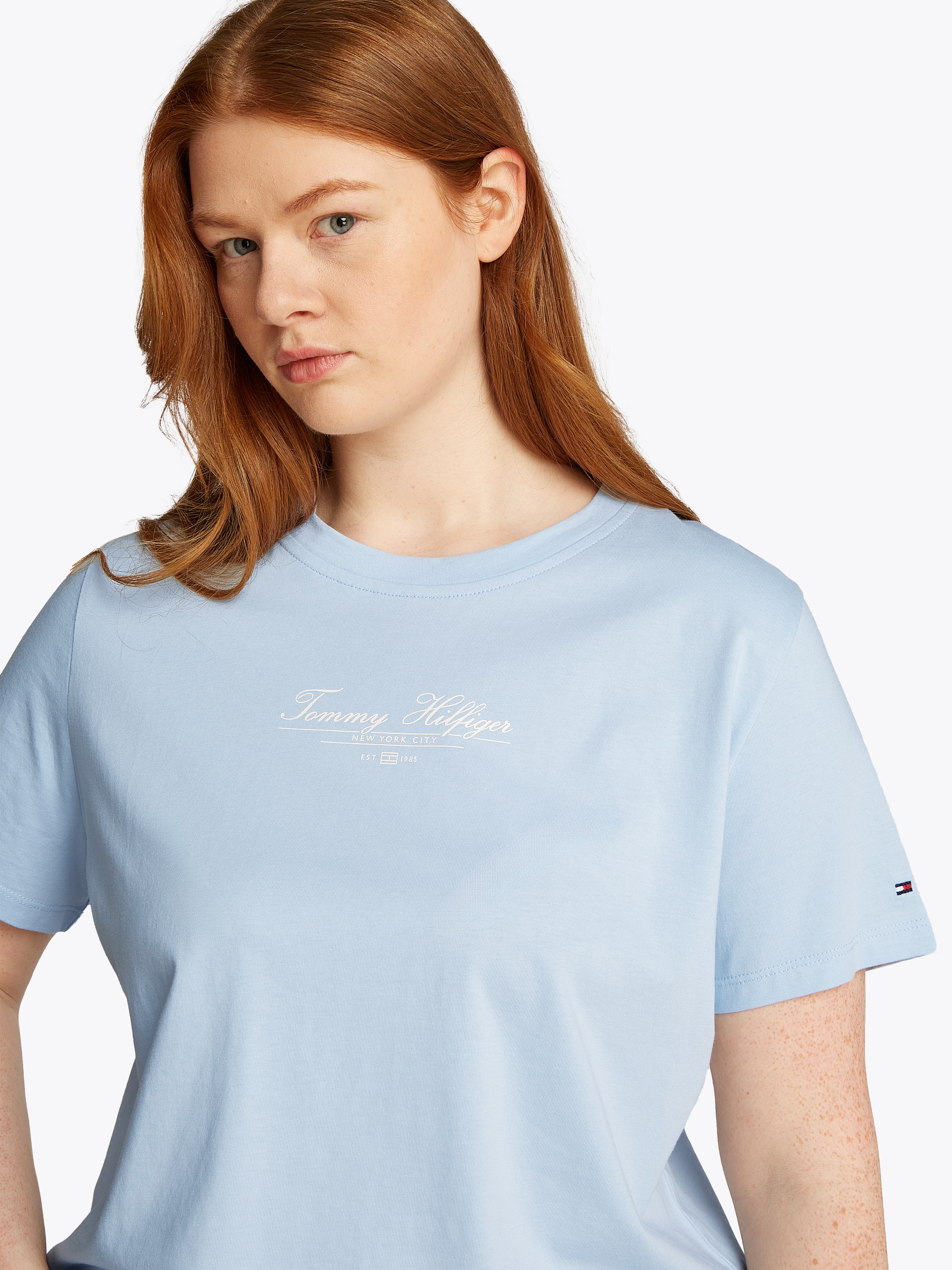 Tommy Hilfiger Curve Rundhalsshirt »CRV REG SCRIPT C-NK TEE SS«, in Grossen Grössen, Logoschriftzug