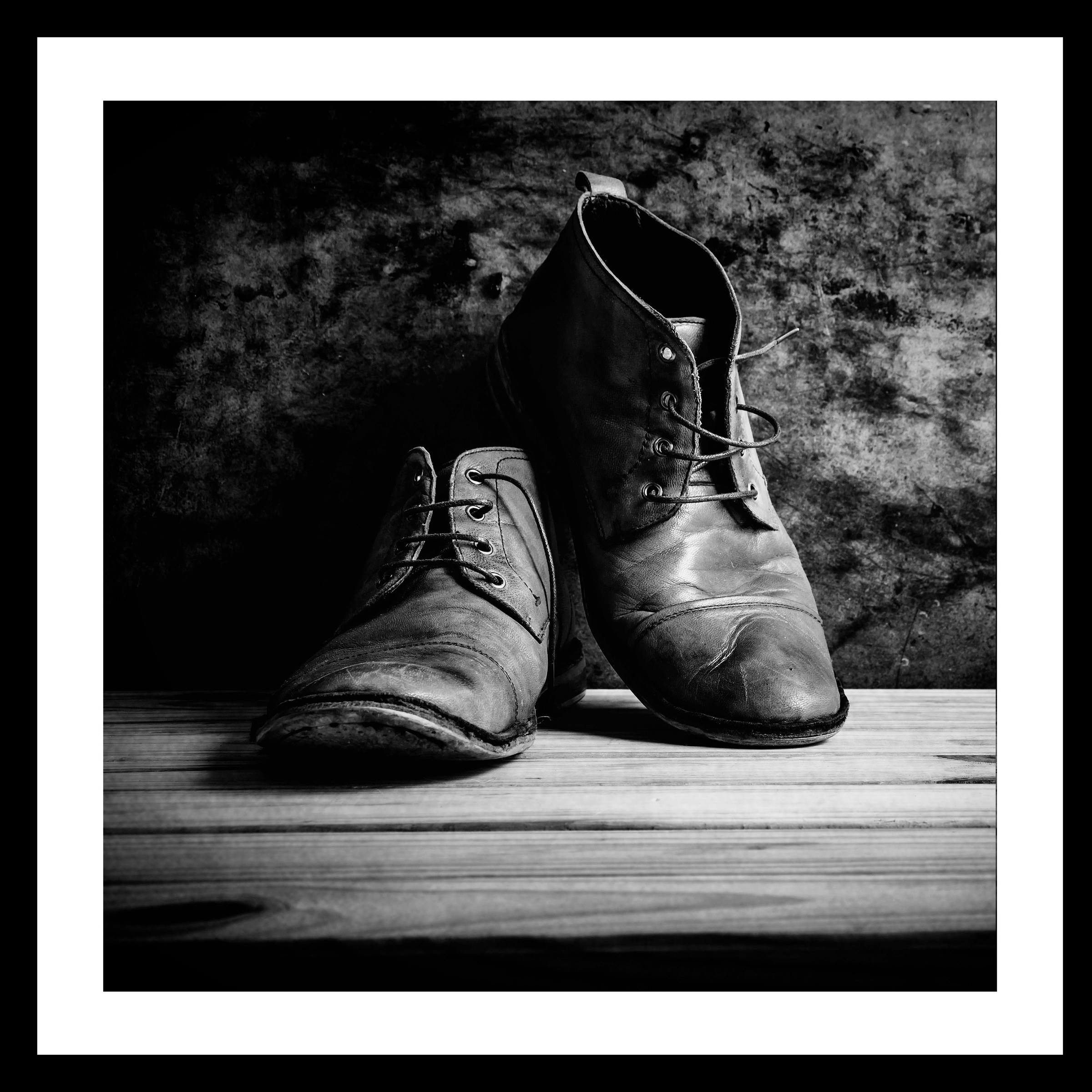 Image of Spiegelprofi GmbH Bild »Schuhe«, hochwertiger Kunstdruck, Rahmen schwarz bei Ackermann Versand Schweiz