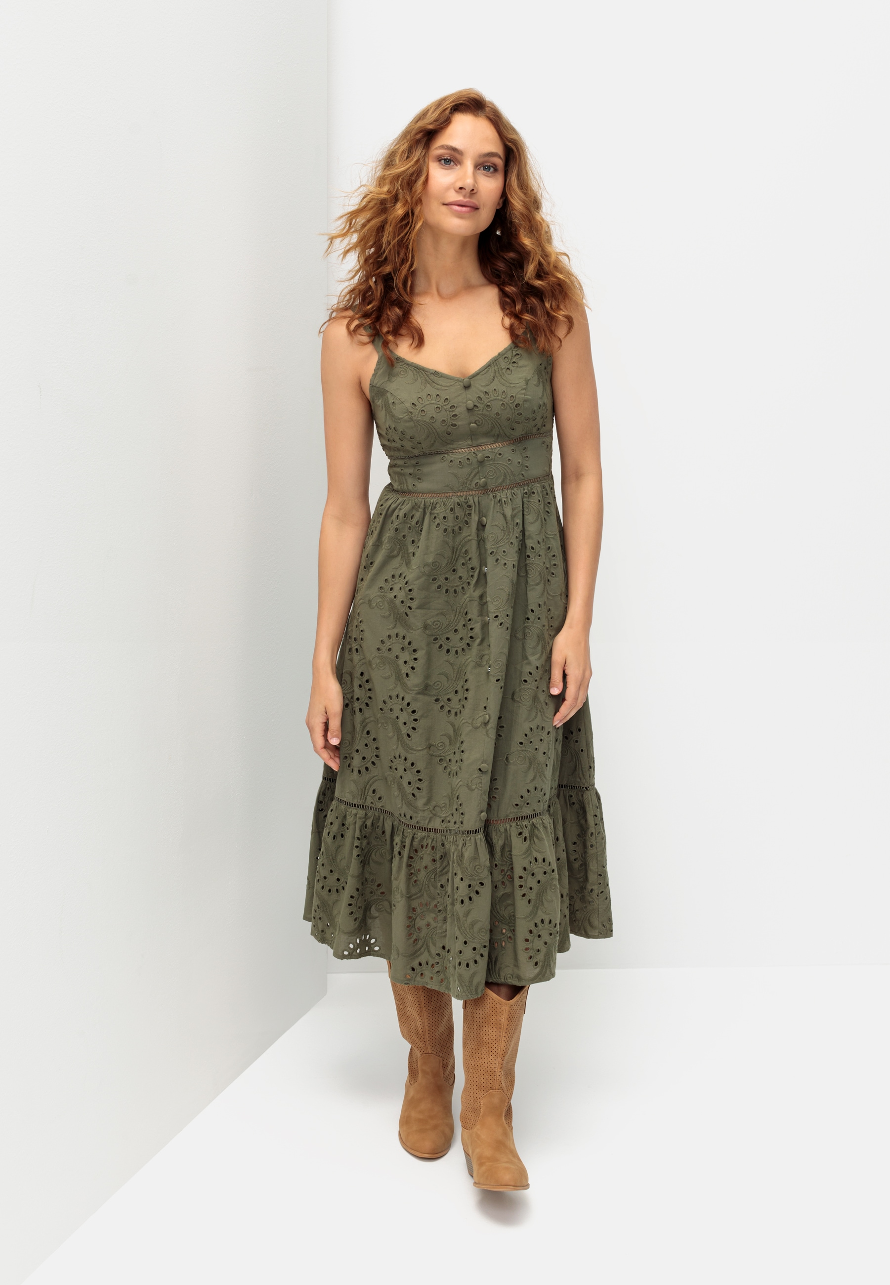 LASCANA Midikleid, mit sommerlicher Lochstickerei