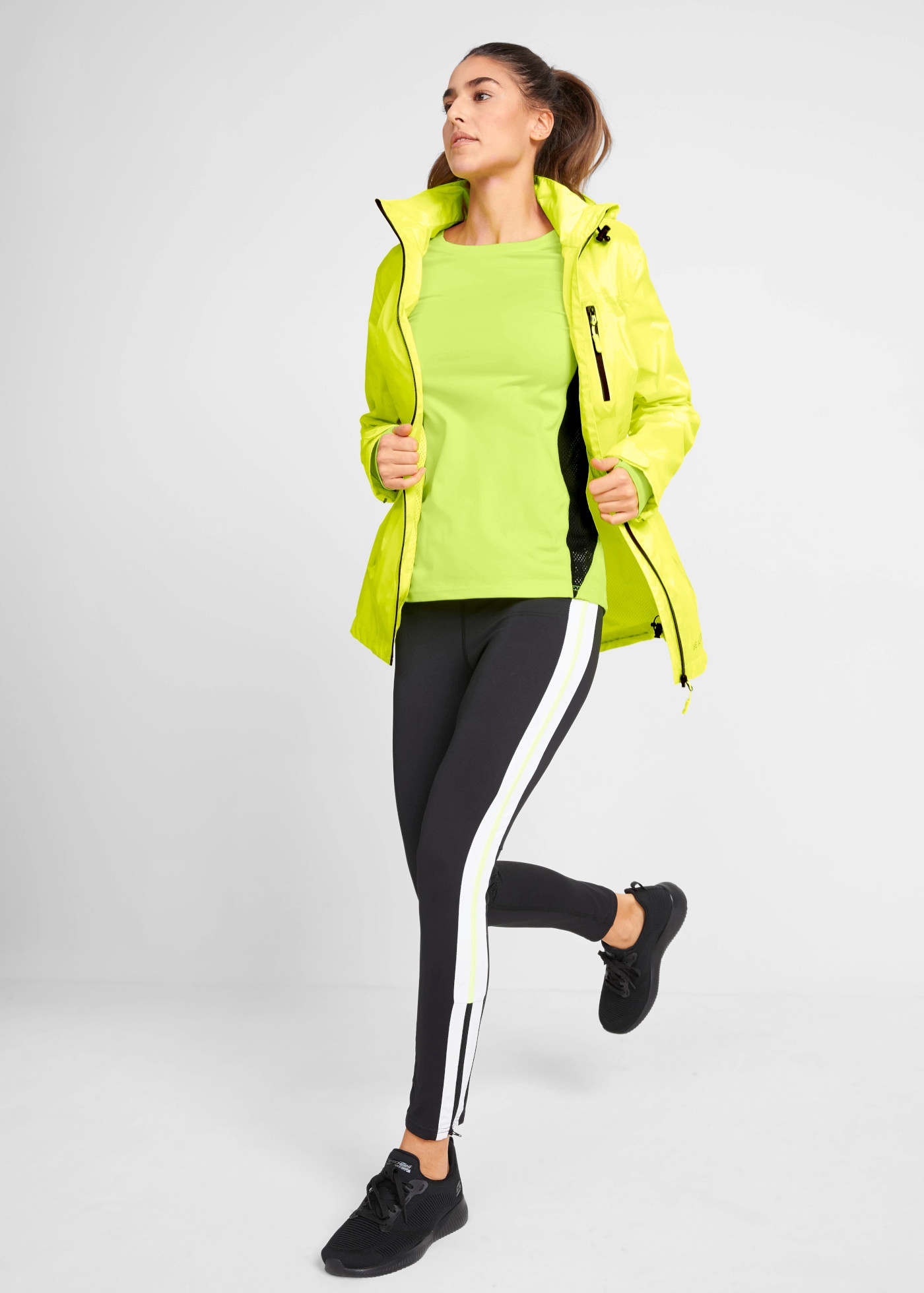 bonprix Funktionsjacke bequemer Schnitt, mit Reissverschlusstaschen, sportlicher Stil
