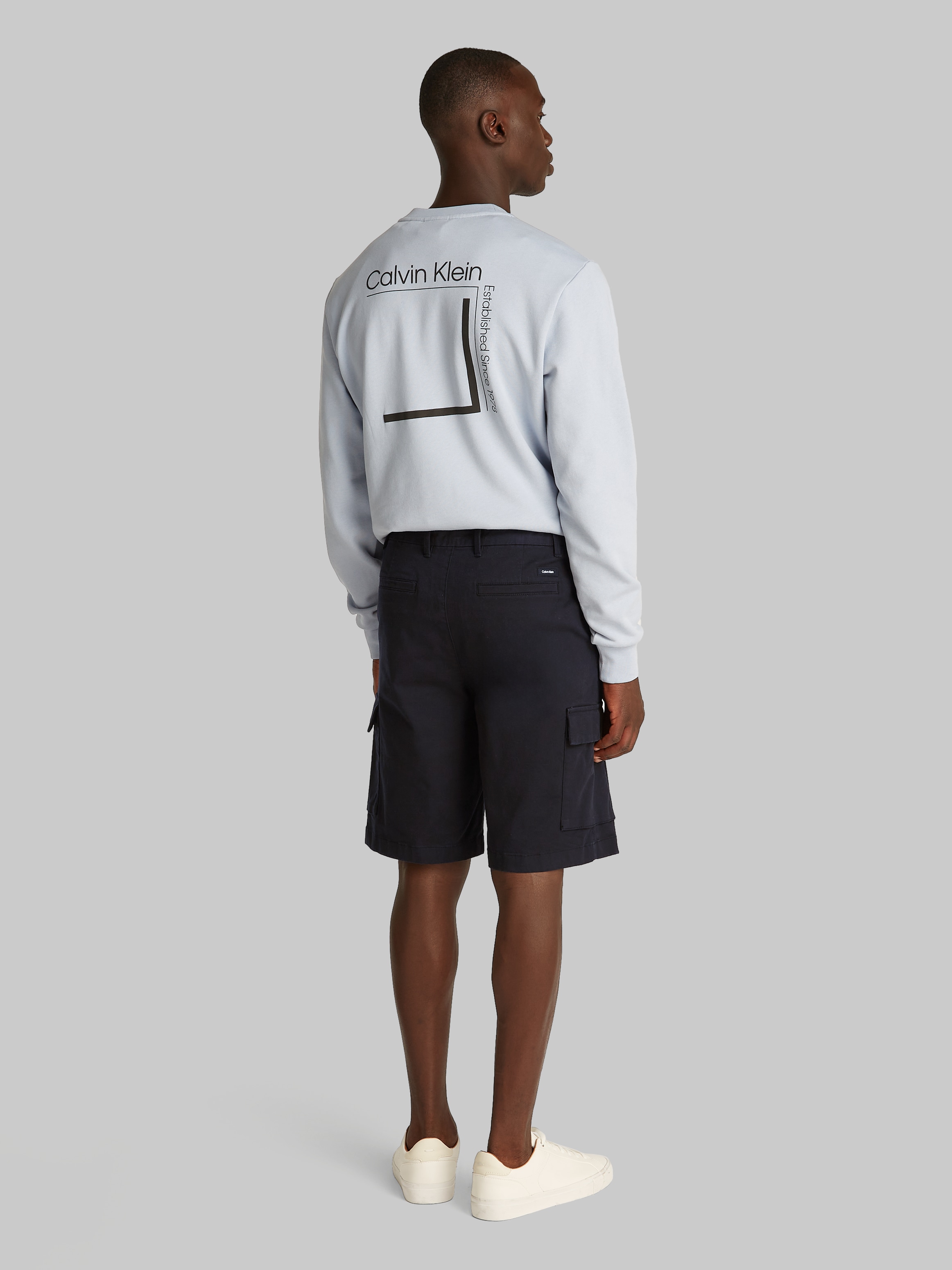 Calvin Klein Short cargo »MODERN TWILL CARGO SHORT«  mit Logo-Patch
