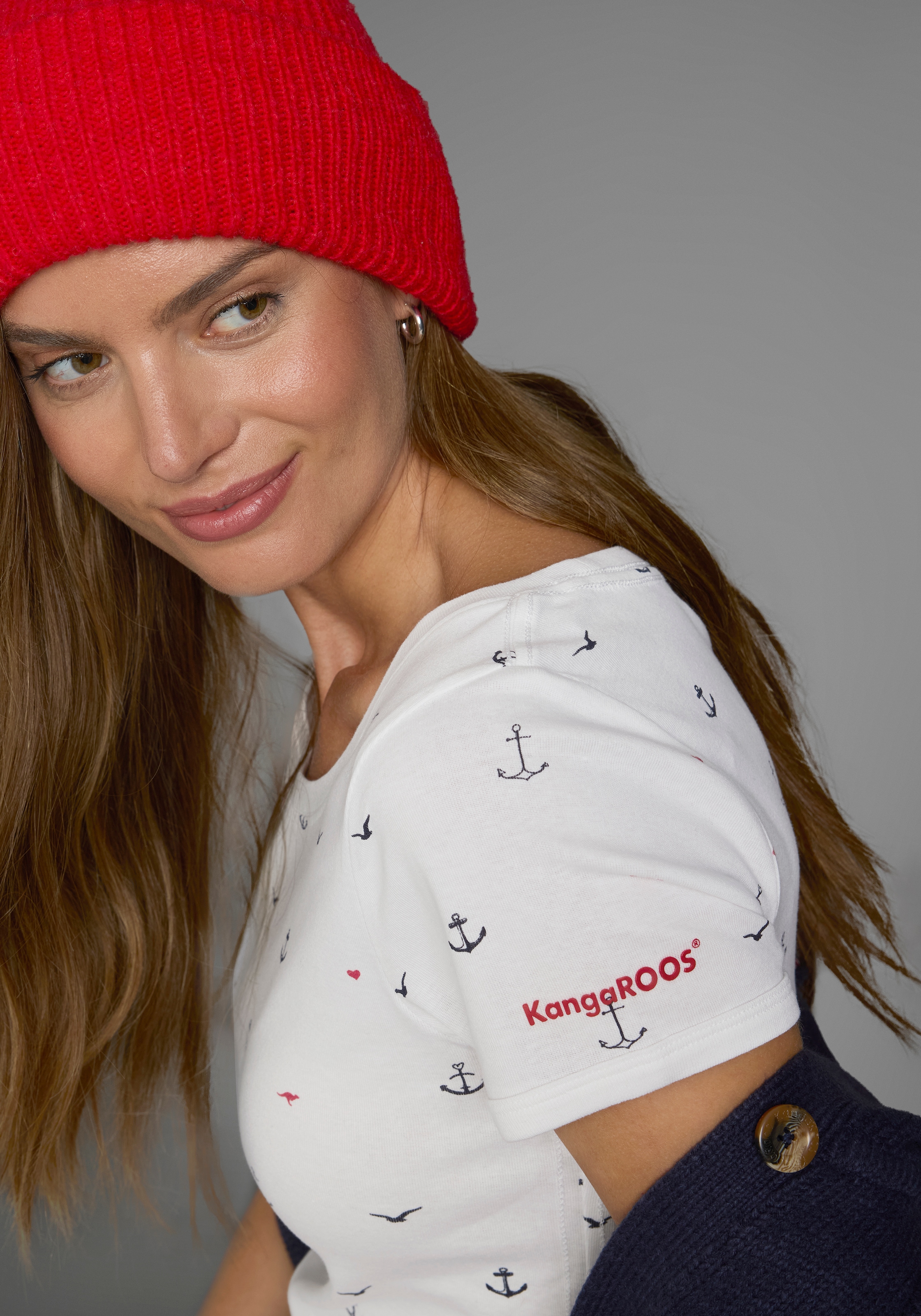 KangaROOS T-Shirt, kurzärmelig, sehr figurbetont und hüftbedeckend