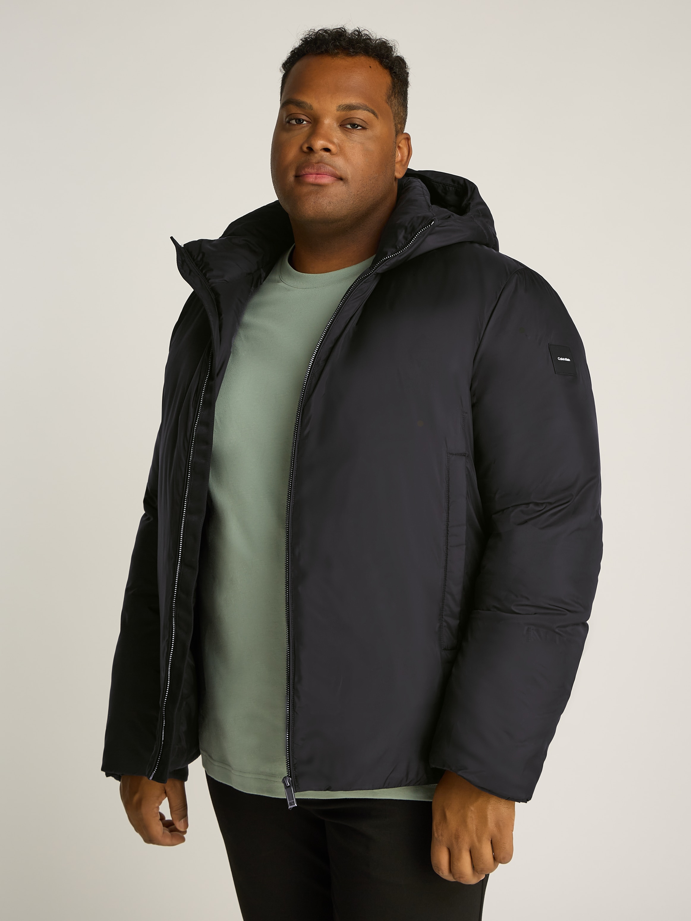 Calvin Klein Big&Tall Outdoorjacke »BT_NON QUILT PADDED HOOD JACKET«, mit Kapuze, in Grossen Grössen mit Logopatch