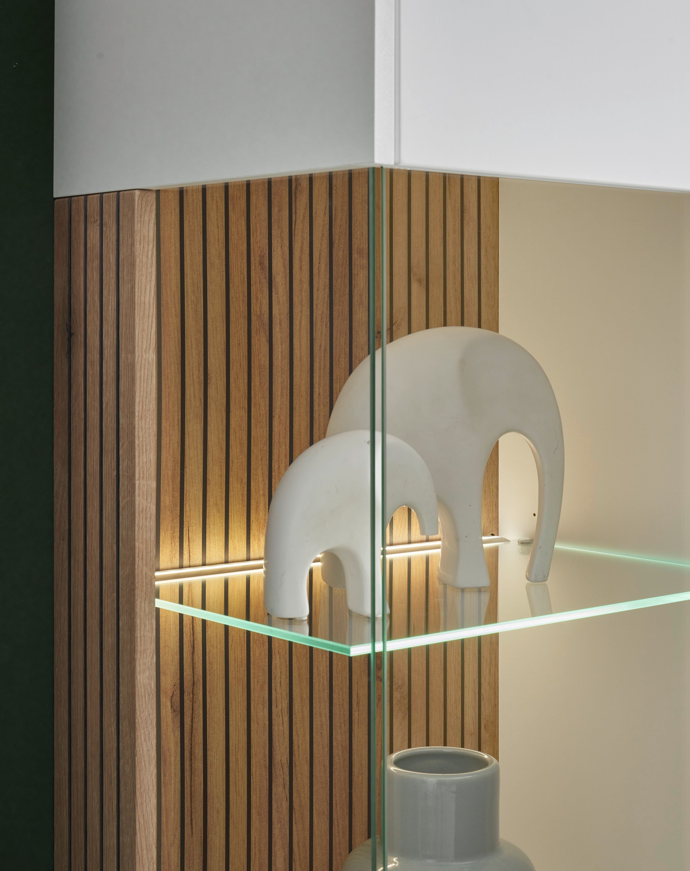 INOSIGN Vitrine »Hudson, Stauraumvitrine«, in moderner Trendfarbe, Griffe aus Metall (Schwarz), Höhe 125 cm