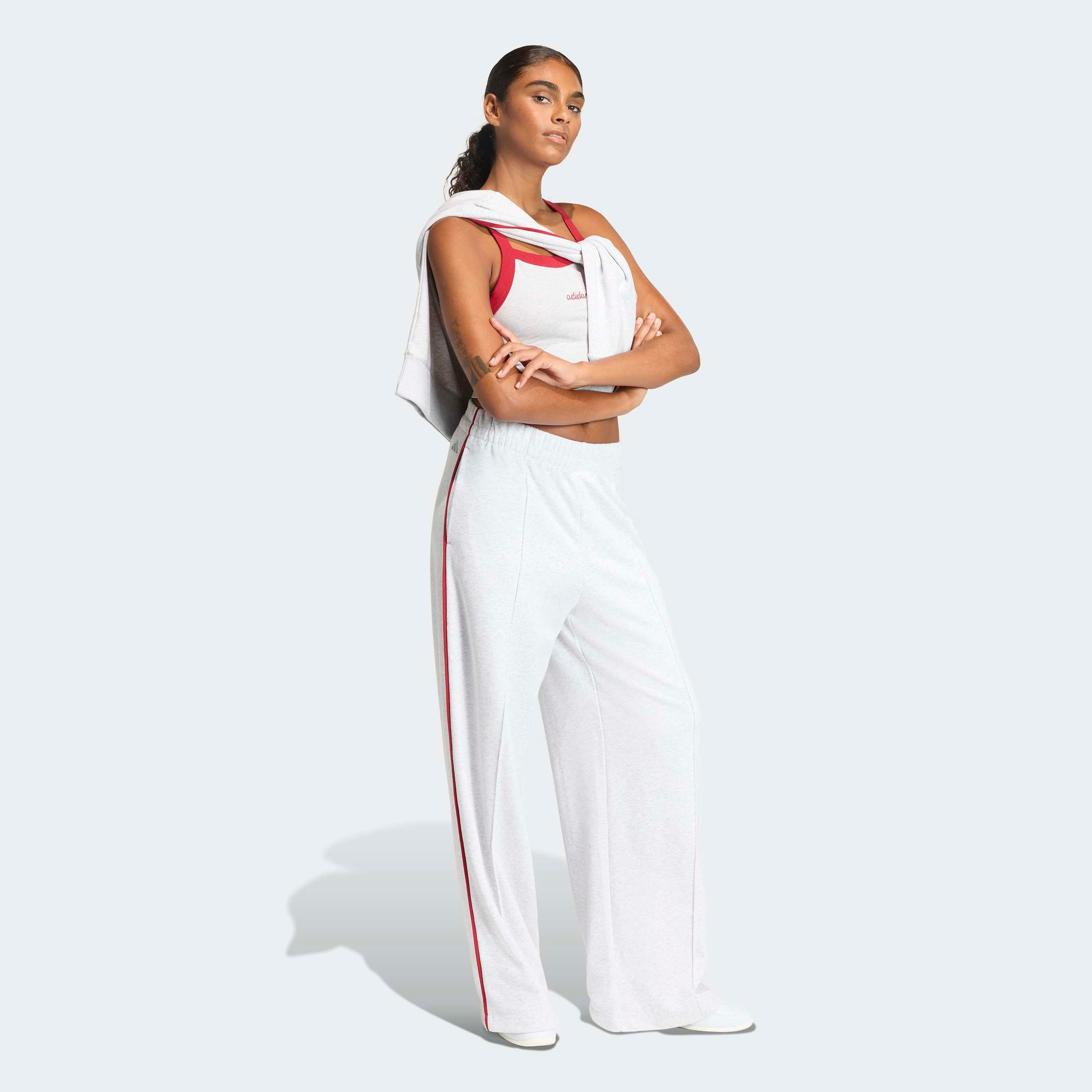 adidas Sportswear Pantalon de sport »SEASONAL ESSENTIALS COLOURPOP MIT AUFGESTICKTER GRAFIK«
