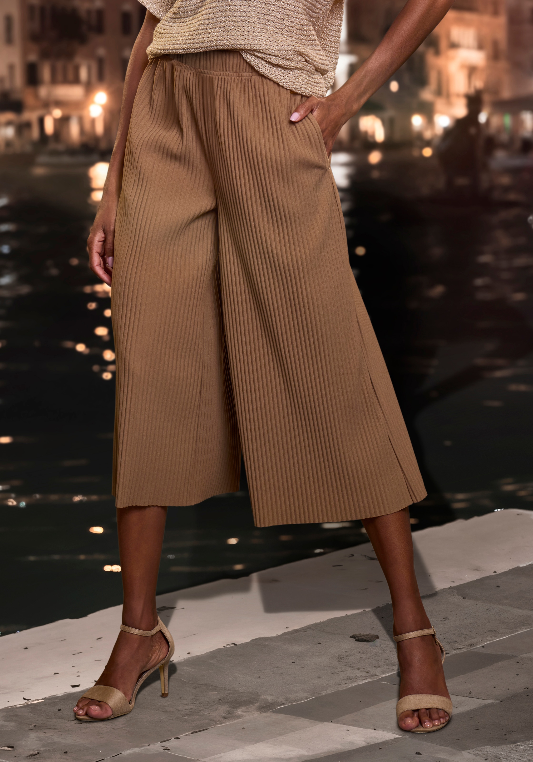 Image of LASCANA Culotte in weiter Form mit Plisseefalten