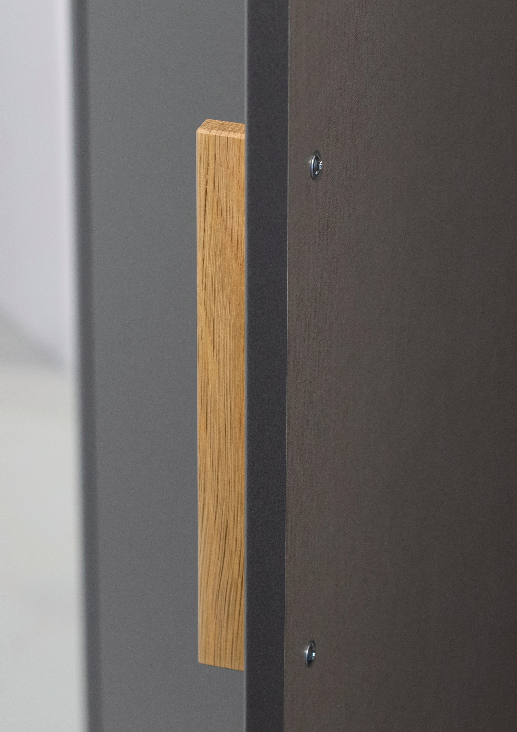 rauch Drehtürenschrank »Kleiderschrank Schrank Garderobe SHINJO Breiten 93/140/187 cm« in 3 verschiedenen Ausstattungen BASIC/CLASSIC/PREMIUM,  Griffe und Füsse aus Massivholz mit 2 Schubladen MADE IN GERMANY