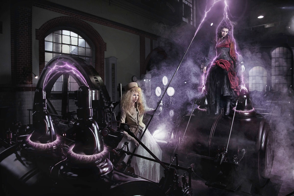 Image of Papermoon Fototapete »LABOR-FRAUEN FANTASIE SURREAL TRAUM KUNST MASCHINE XXL«, Vliestapete, hochwertiger Digitaldruck, inklusive Kleister bei Ackermann Versand Schweiz