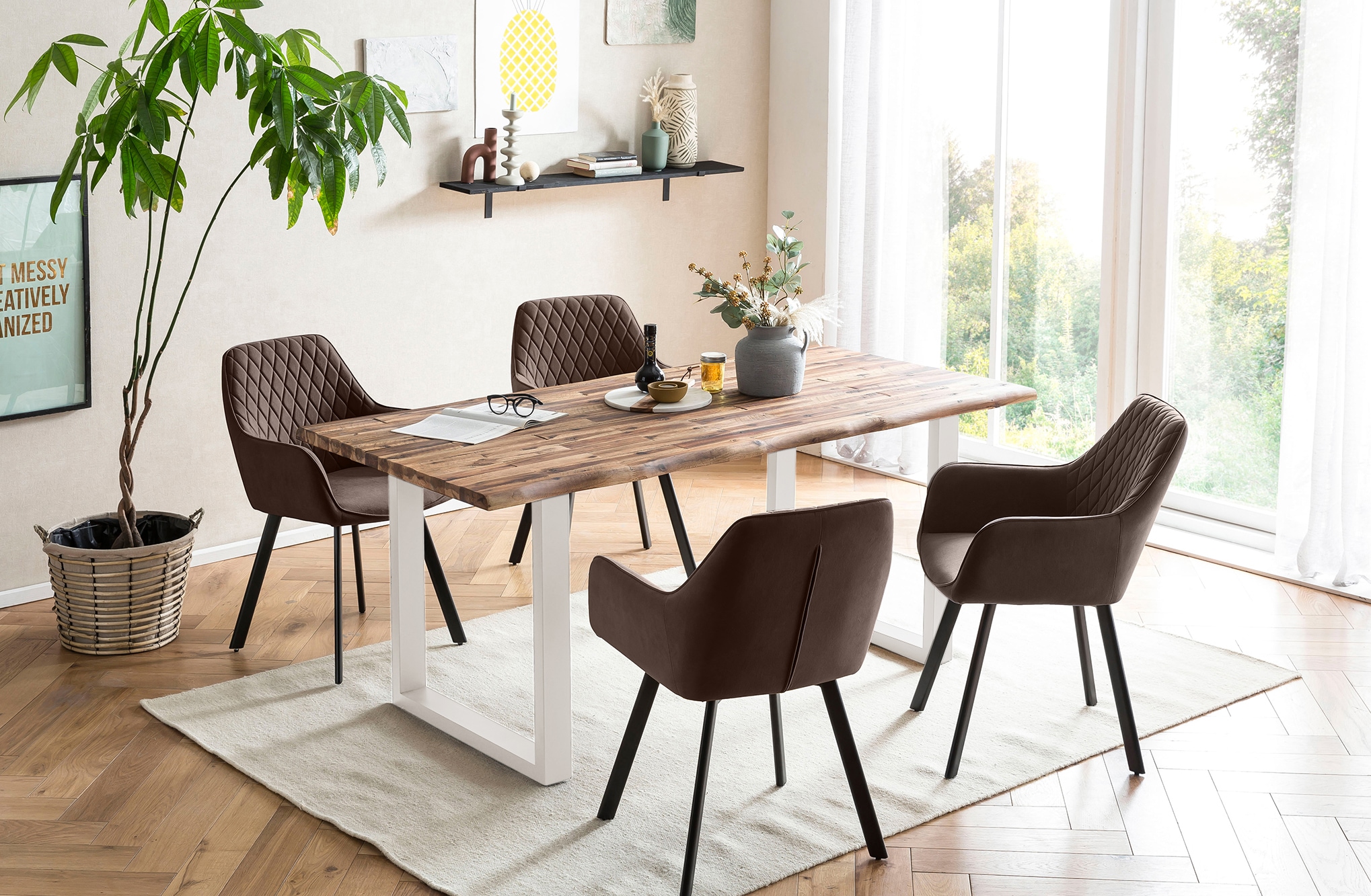 SalesFever Essgruppe »Designstarke Essgruppe«, (Set, 5 tlg.), Tischplatte mit rauer Balken-Oberfläche, Rücken mit Rautensteppung