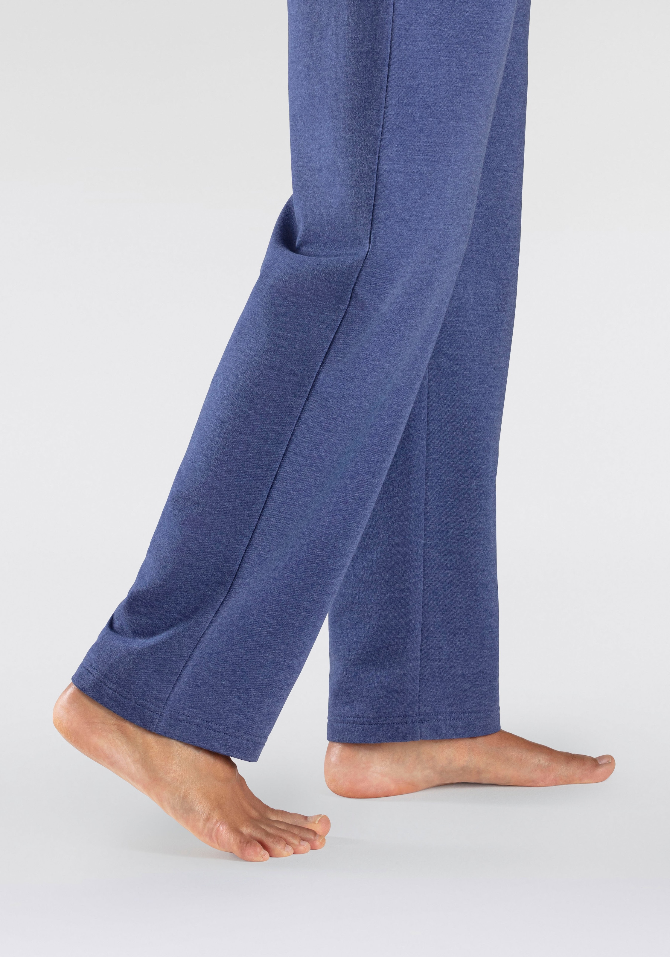 Bench. Loungewear Jogginghose »kurze Relaxshort mit Kordel, Jogginghose,«, leichte Sweat-Qualität