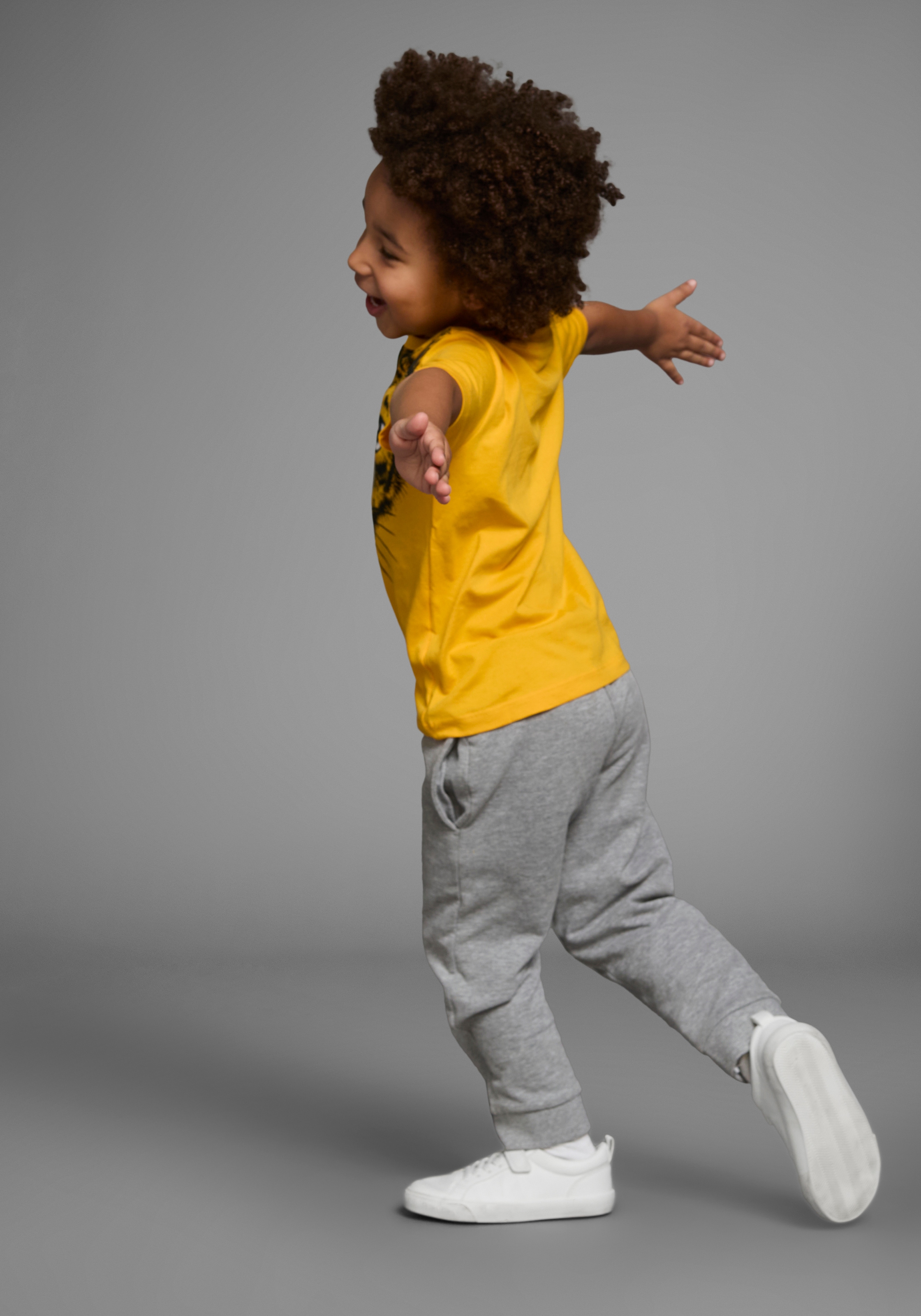 KIDSWORLD T-Shirt »Mit tollem Druck: LITTLE TIGER«, Kurzarm, Basic-Passform, mit peppigem Druck, Rundhalsausschnitt